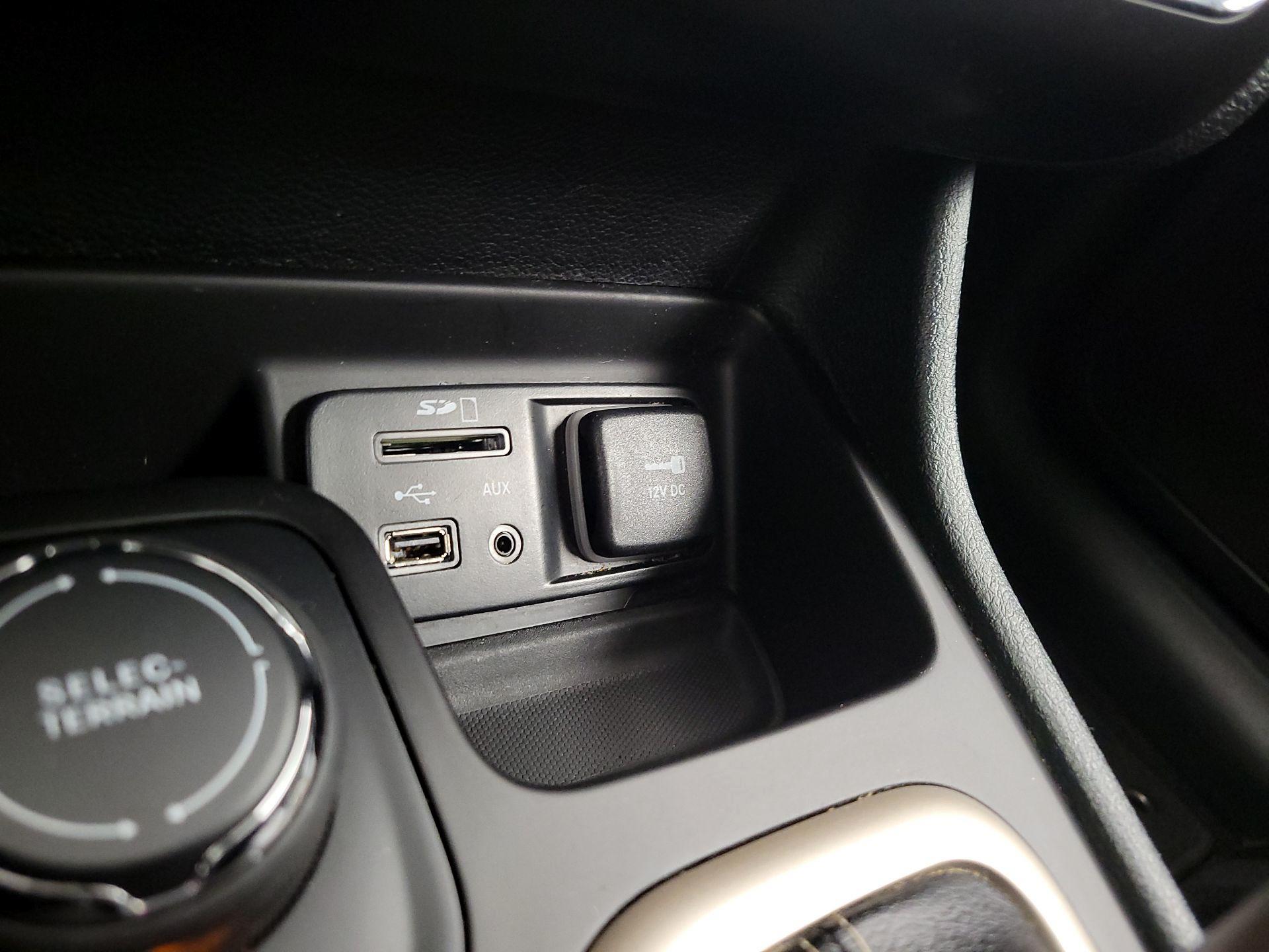 Thumbnail: 2017 Jeep Cherokee - 18