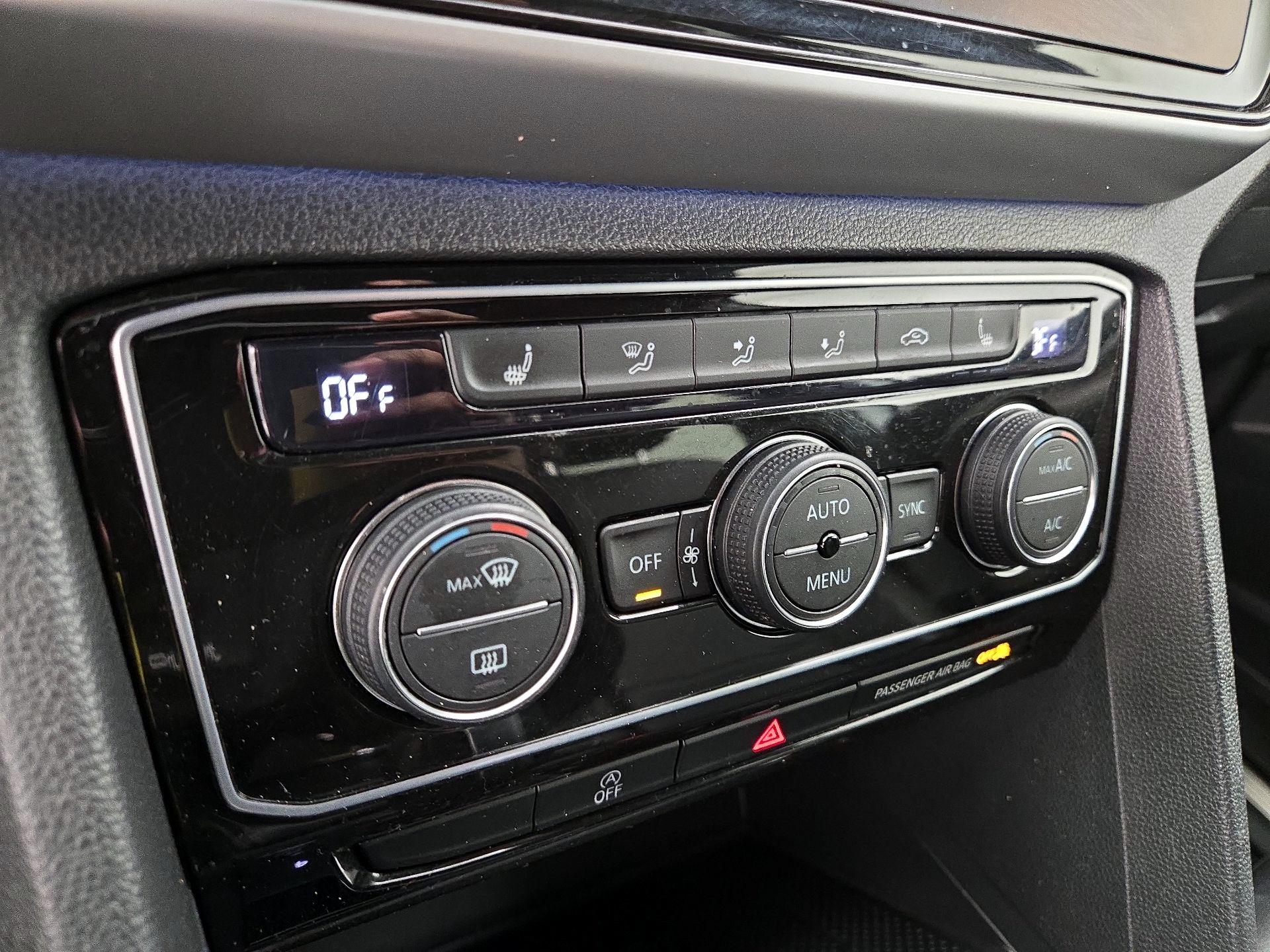 Thumbnail: 2021 Volkswagen Atlas - 16