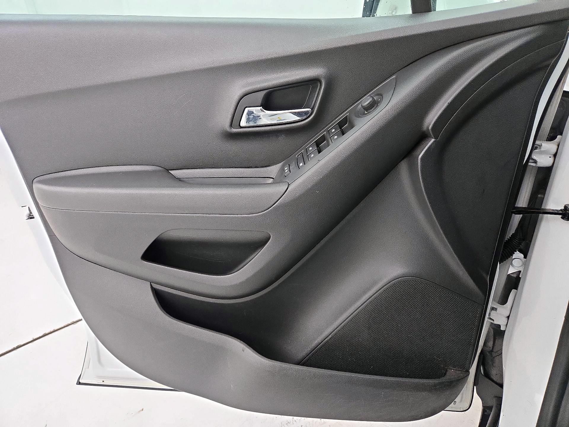 Thumbnail: 2020 Chevrolet Trax - 12