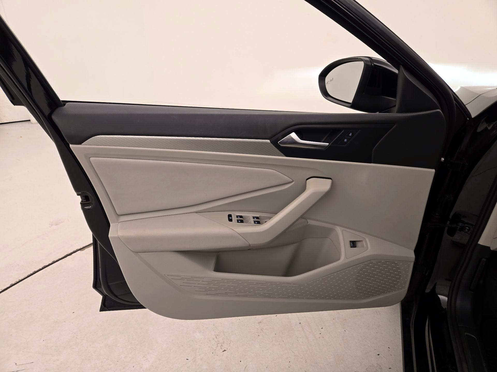 Thumbnail: 2019 Volkswagen Jetta - 12