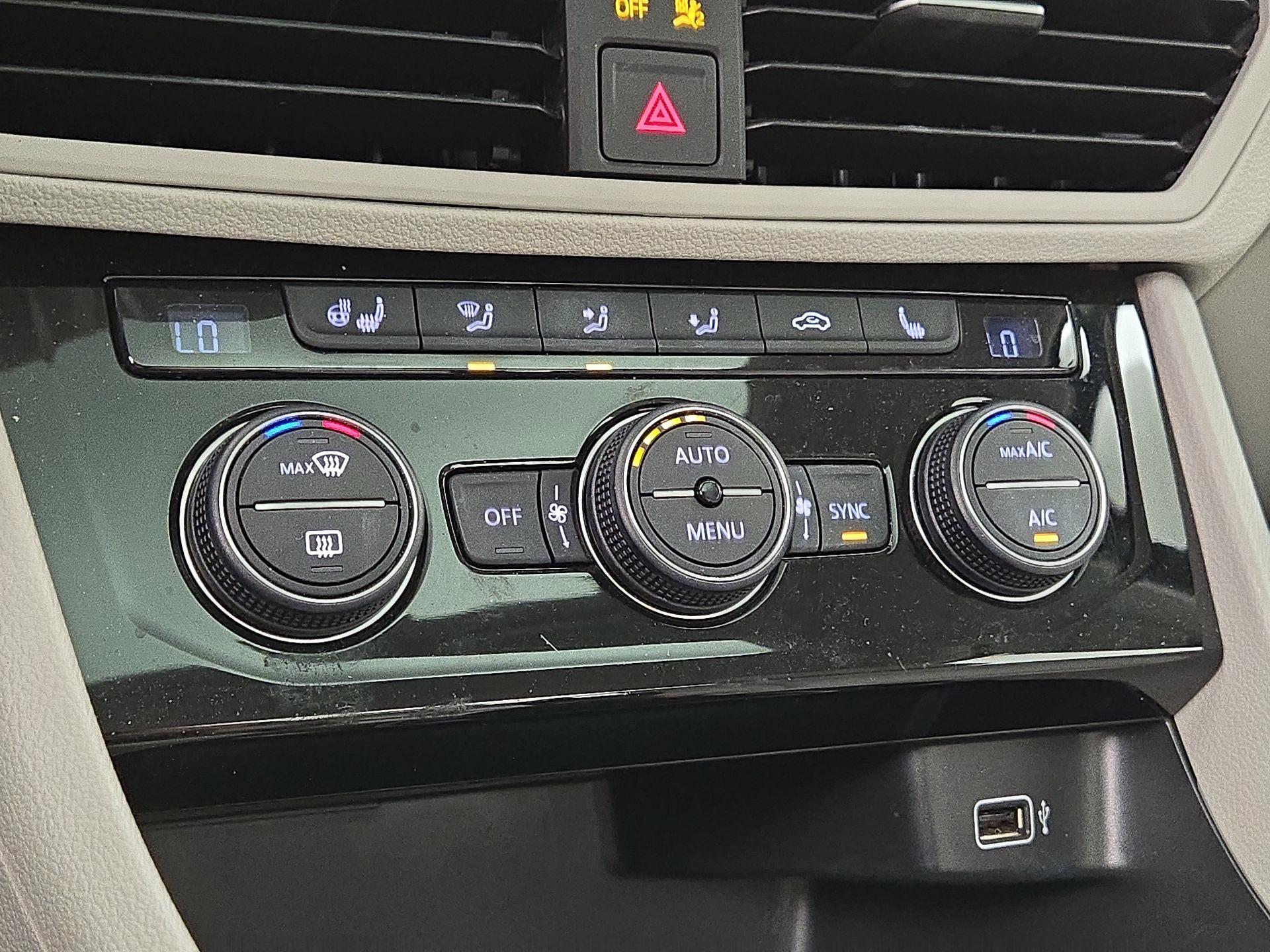 Thumbnail: 2019 Volkswagen Jetta - 16