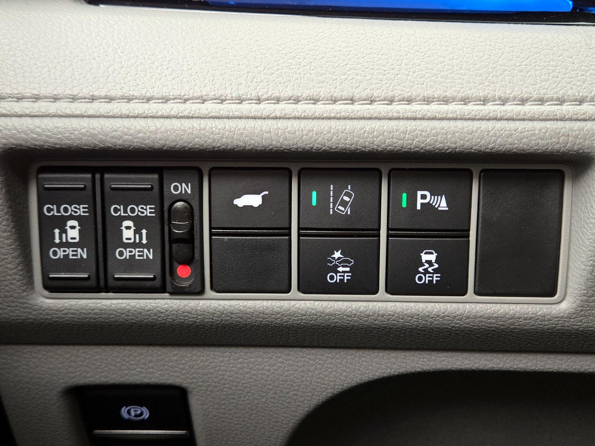 Thumbnail: 2018 Honda Odyssey - 13