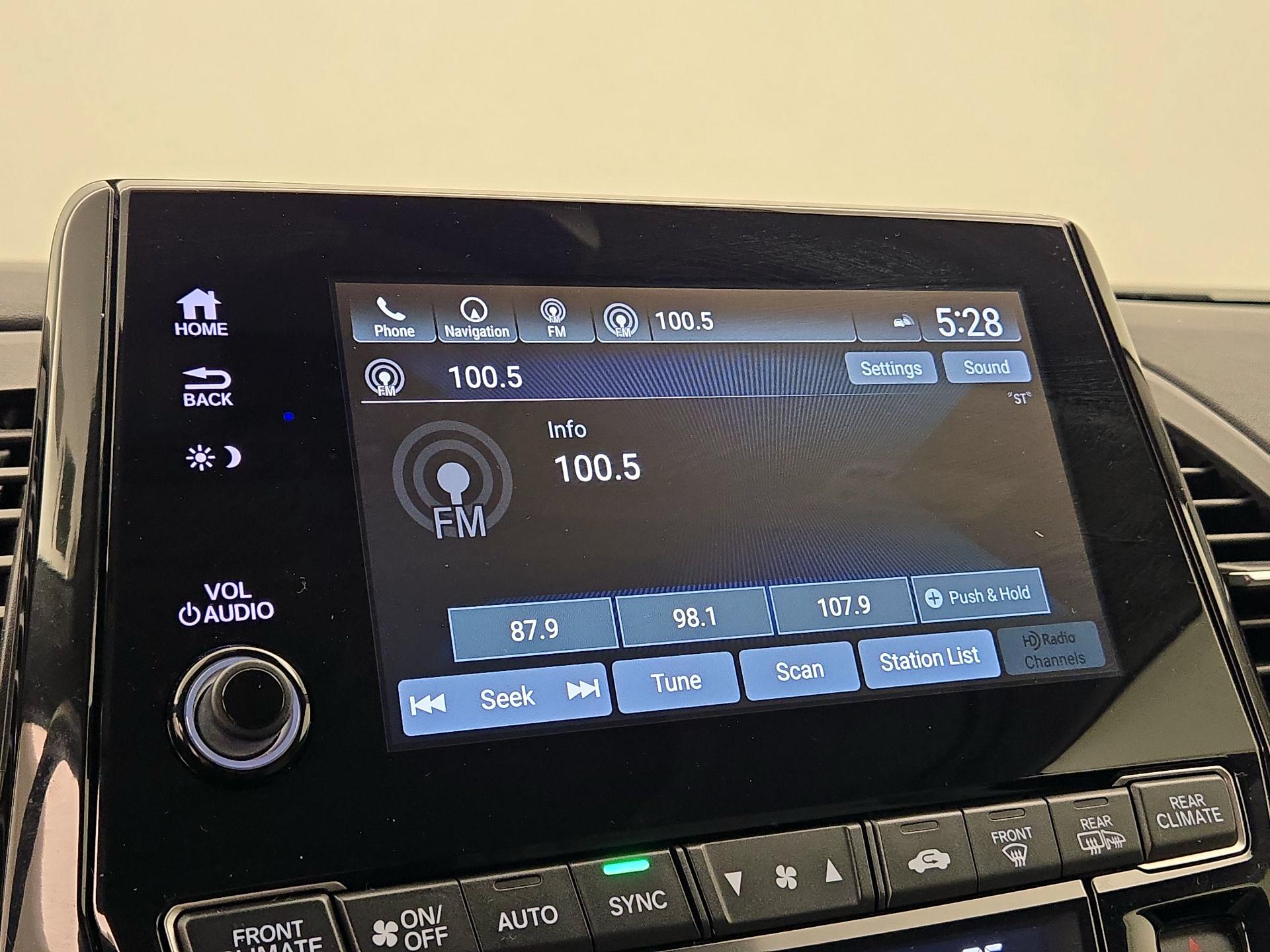 Thumbnail: 2018 Honda Odyssey - 16