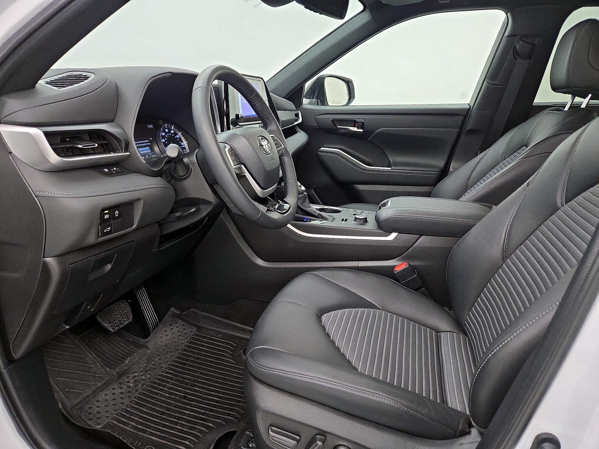 Thumbnail: 2024 Toyota Highlander - 11