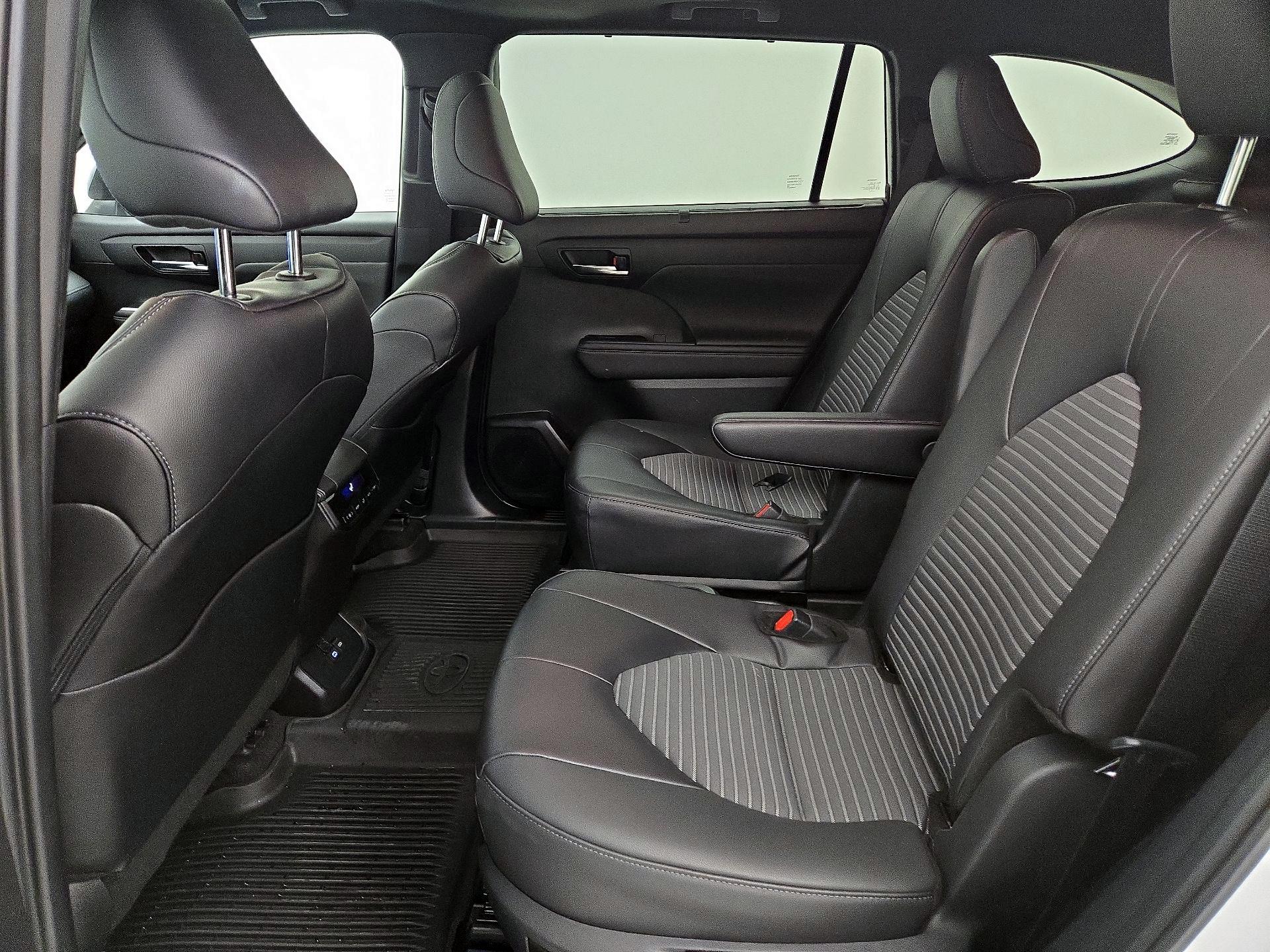 Thumbnail: 2024 Toyota Highlander - 20