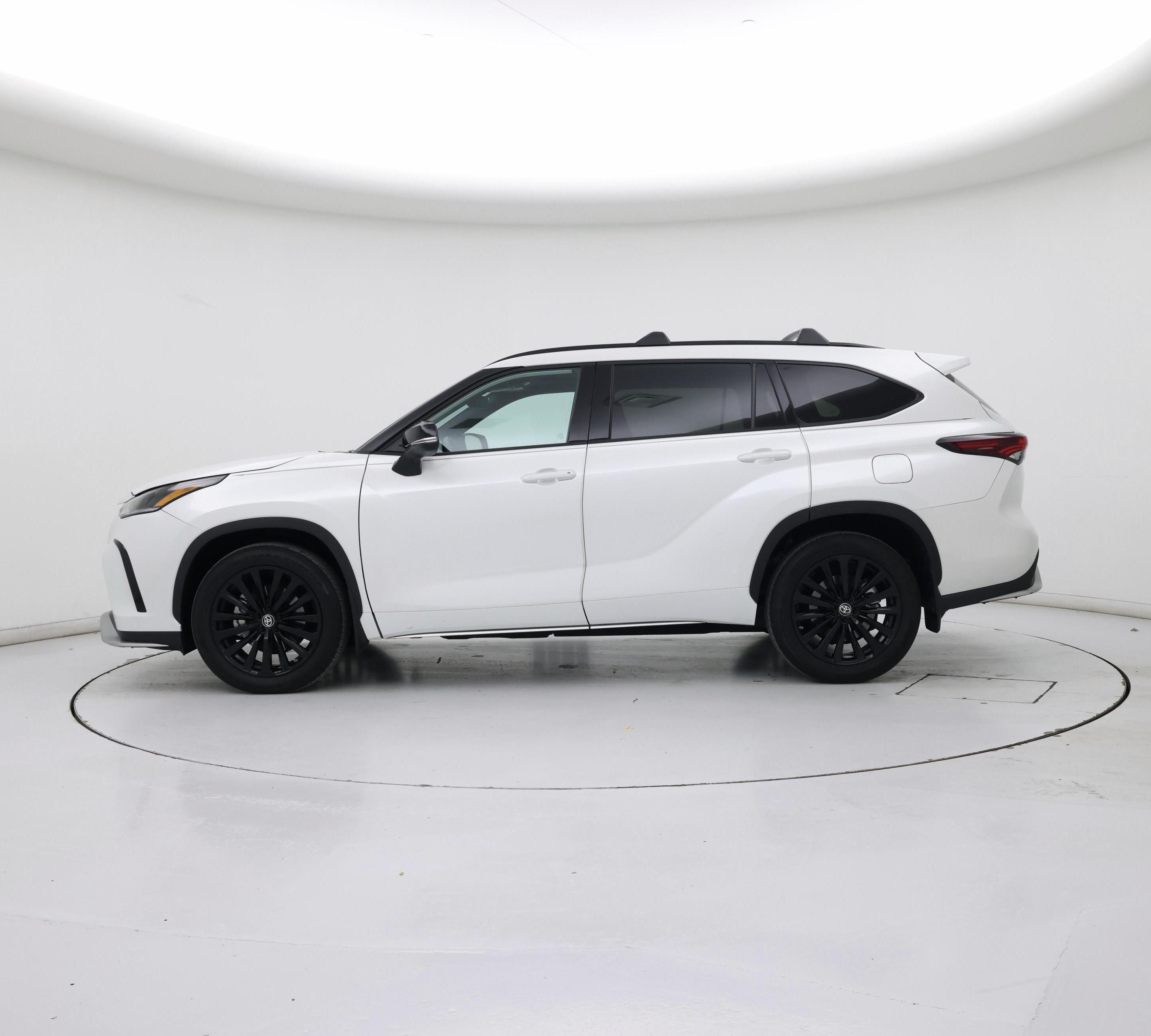 Thumbnail: 2024 Toyota Highlander - 3