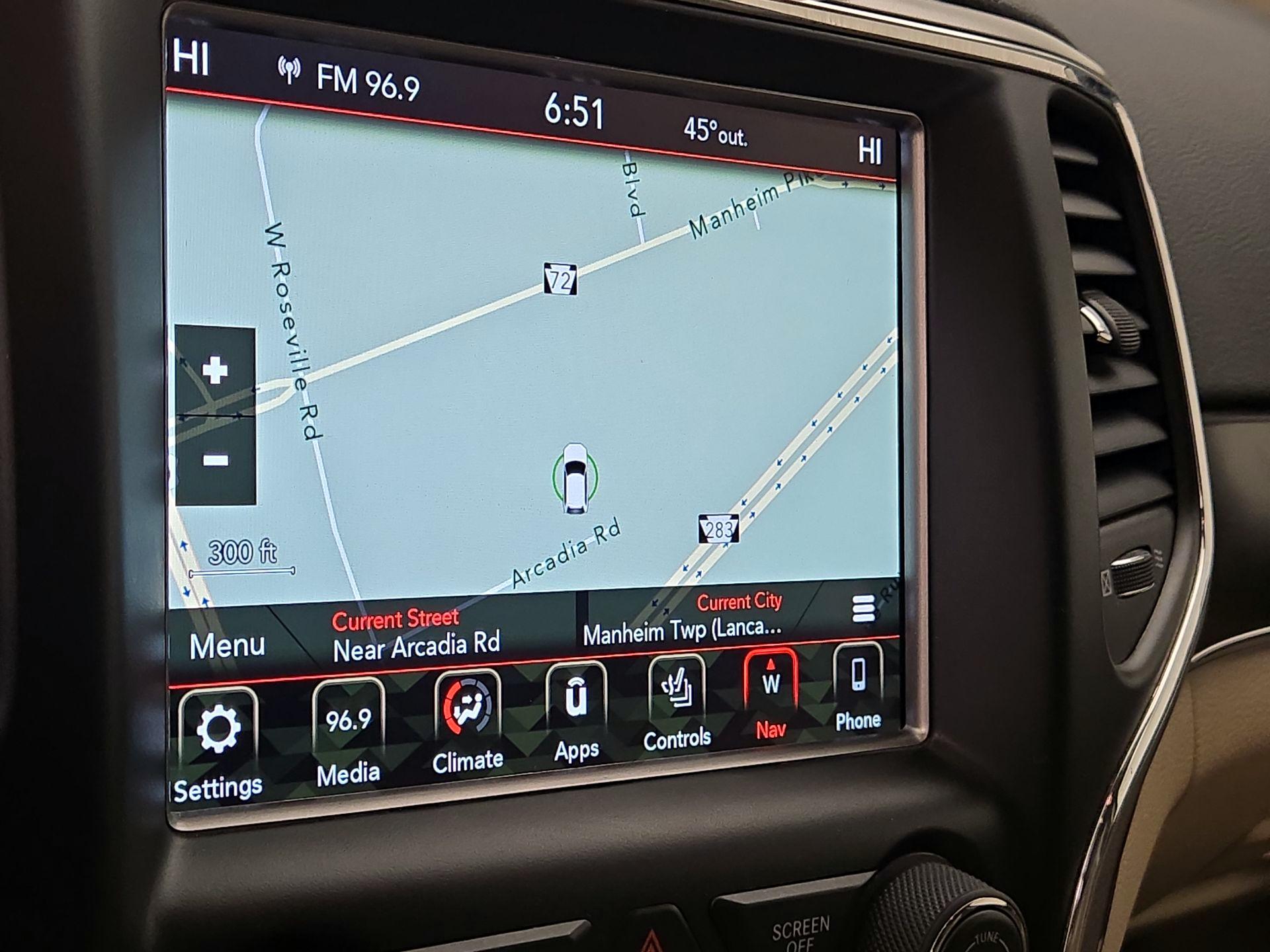 Thumbnail: 2018 Jeep Grand Cherokee - 13