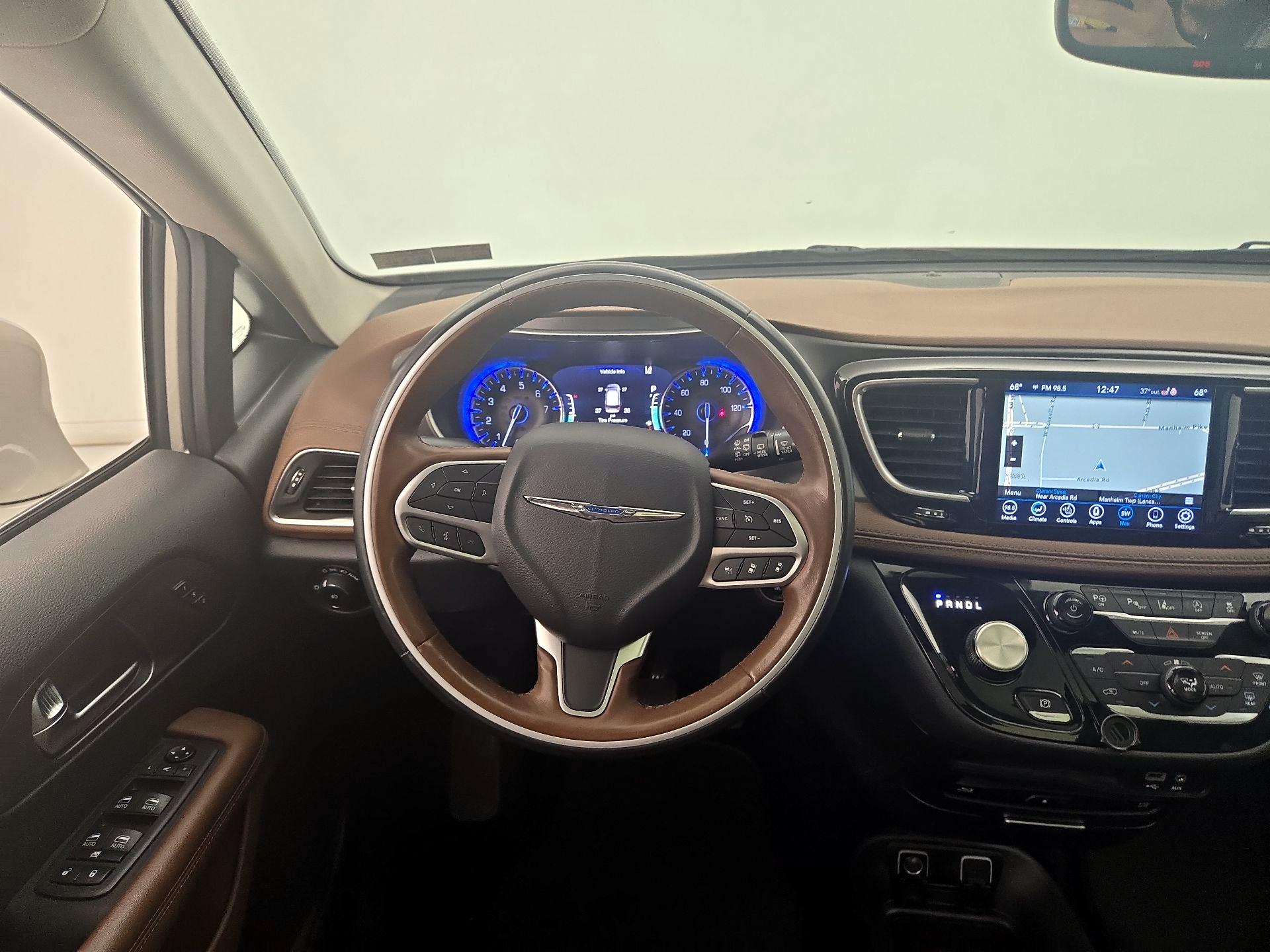 Thumbnail: 2019 Chrysler Pacifica - 10