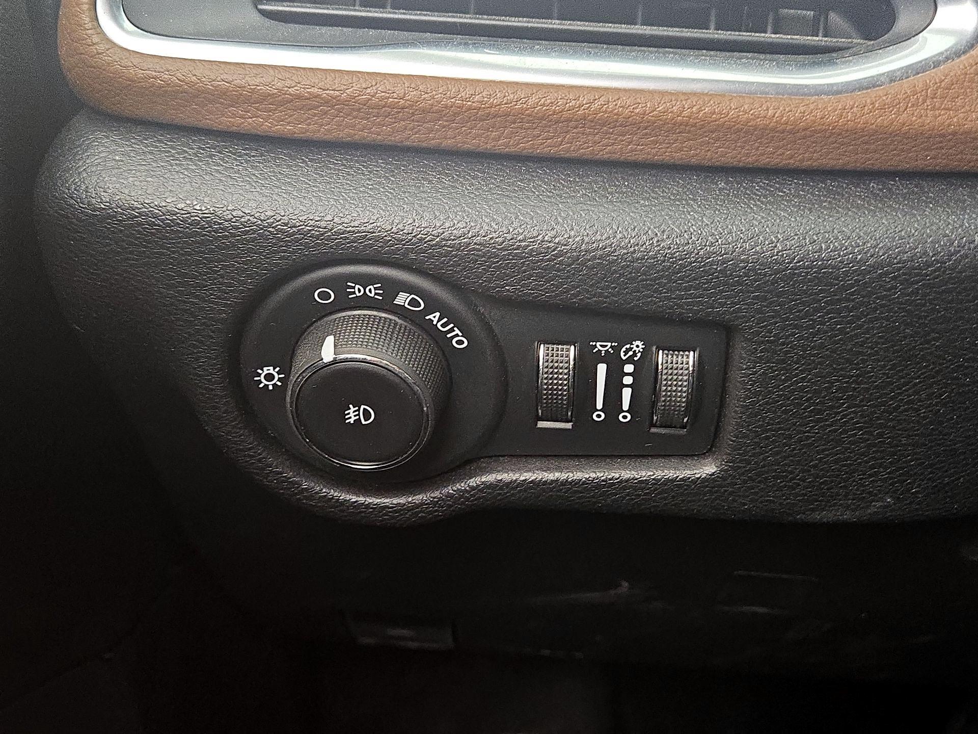 Thumbnail: 2019 Chrysler Pacifica - 13