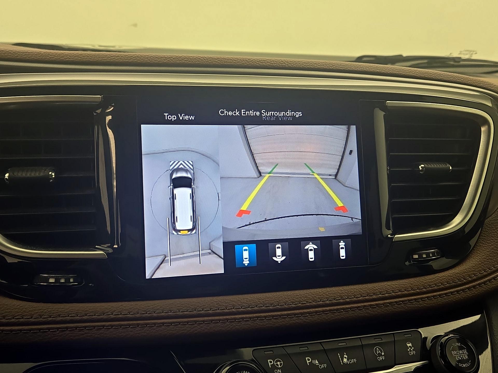 Thumbnail: 2019 Chrysler Pacifica - 15