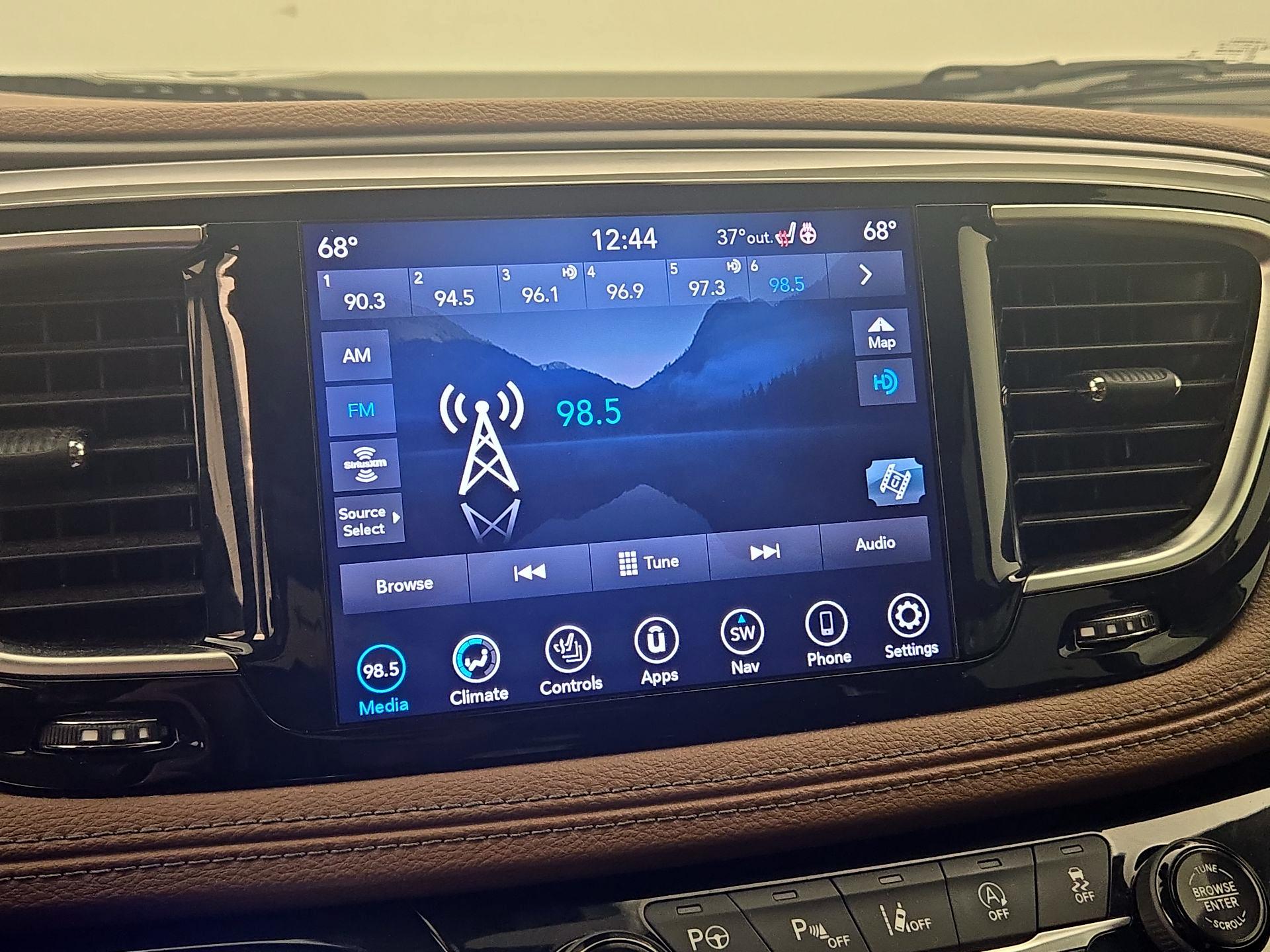 Thumbnail: 2019 Chrysler Pacifica - 16