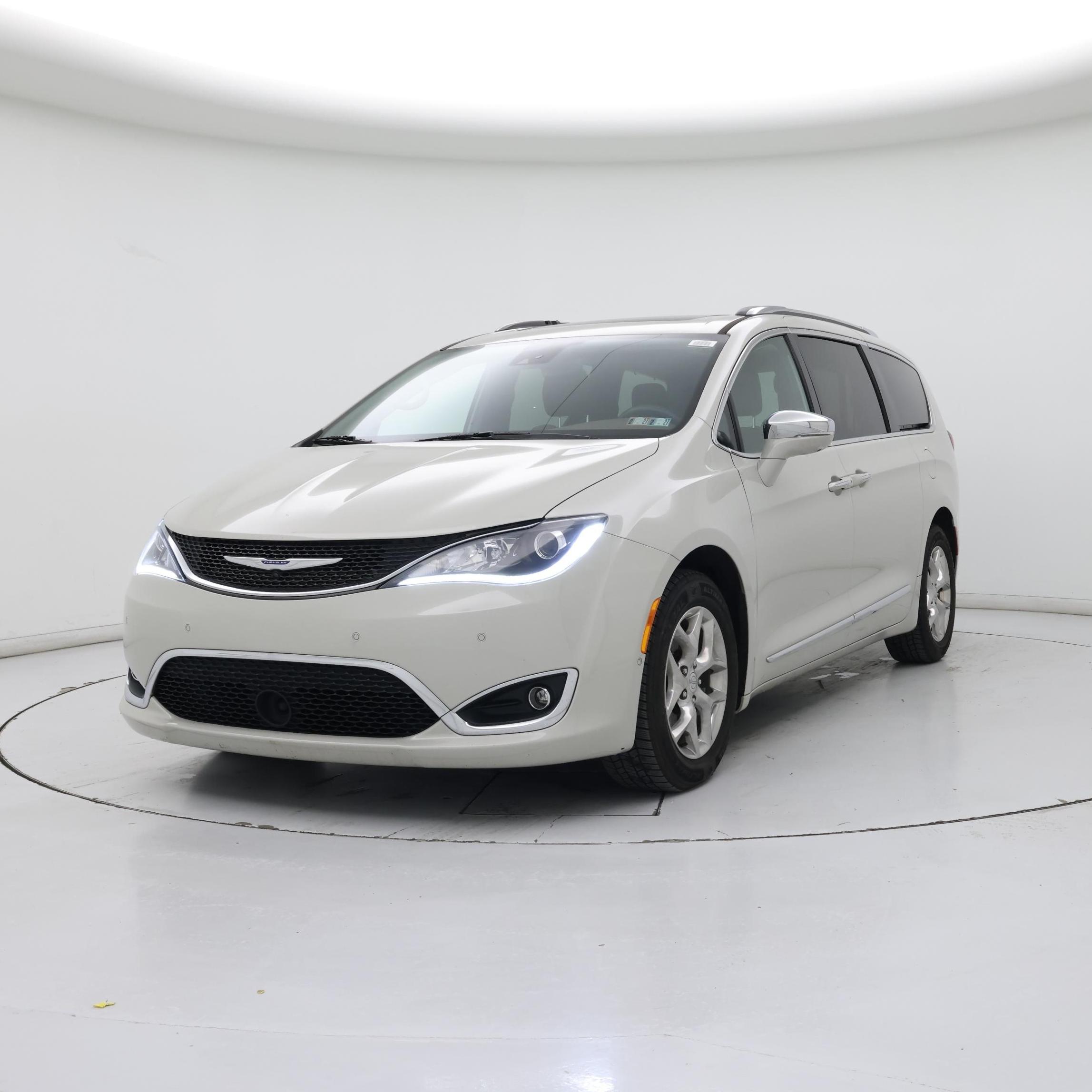 Thumbnail: 2019 Chrysler Pacifica - 4