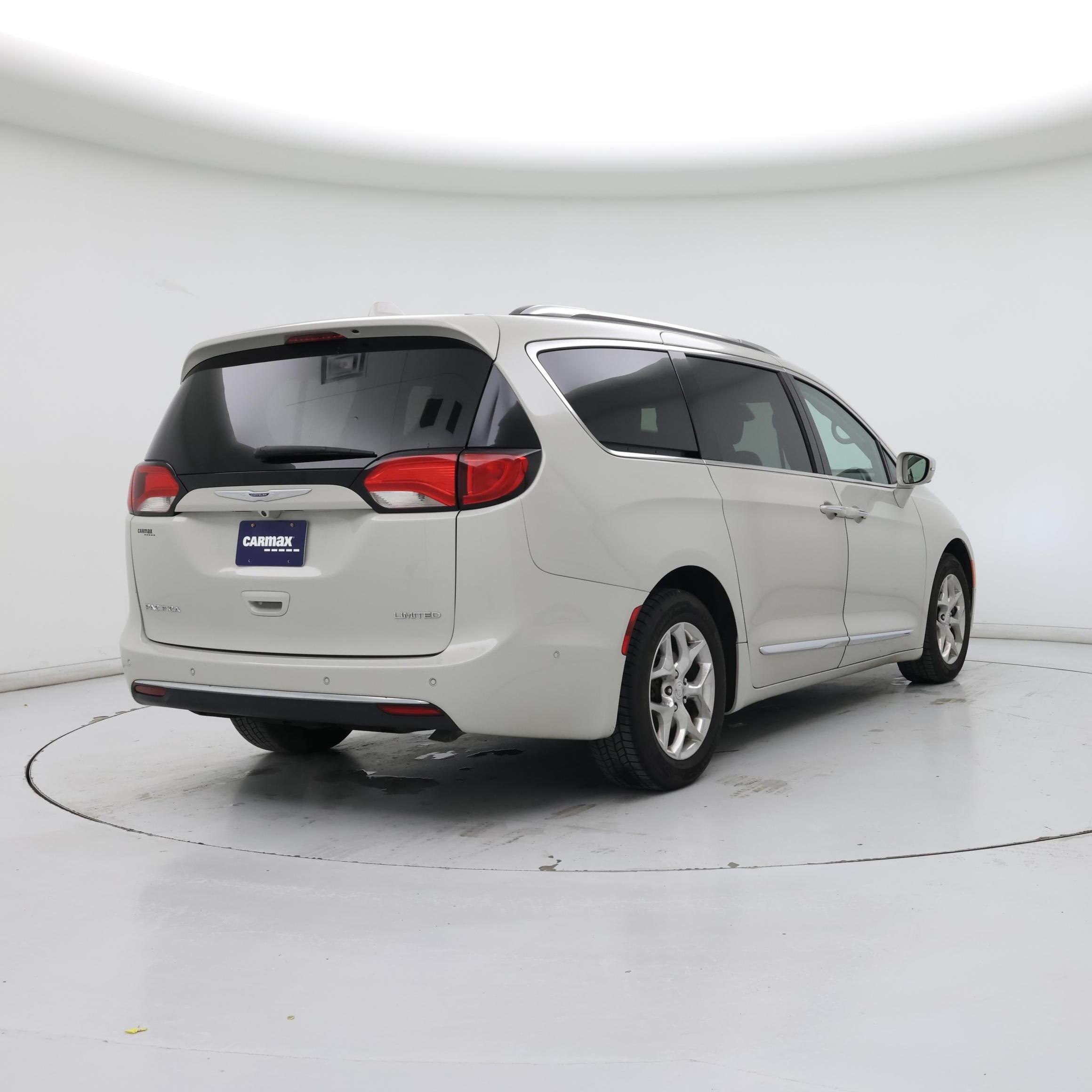 Thumbnail: 2019 Chrysler Pacifica - 8