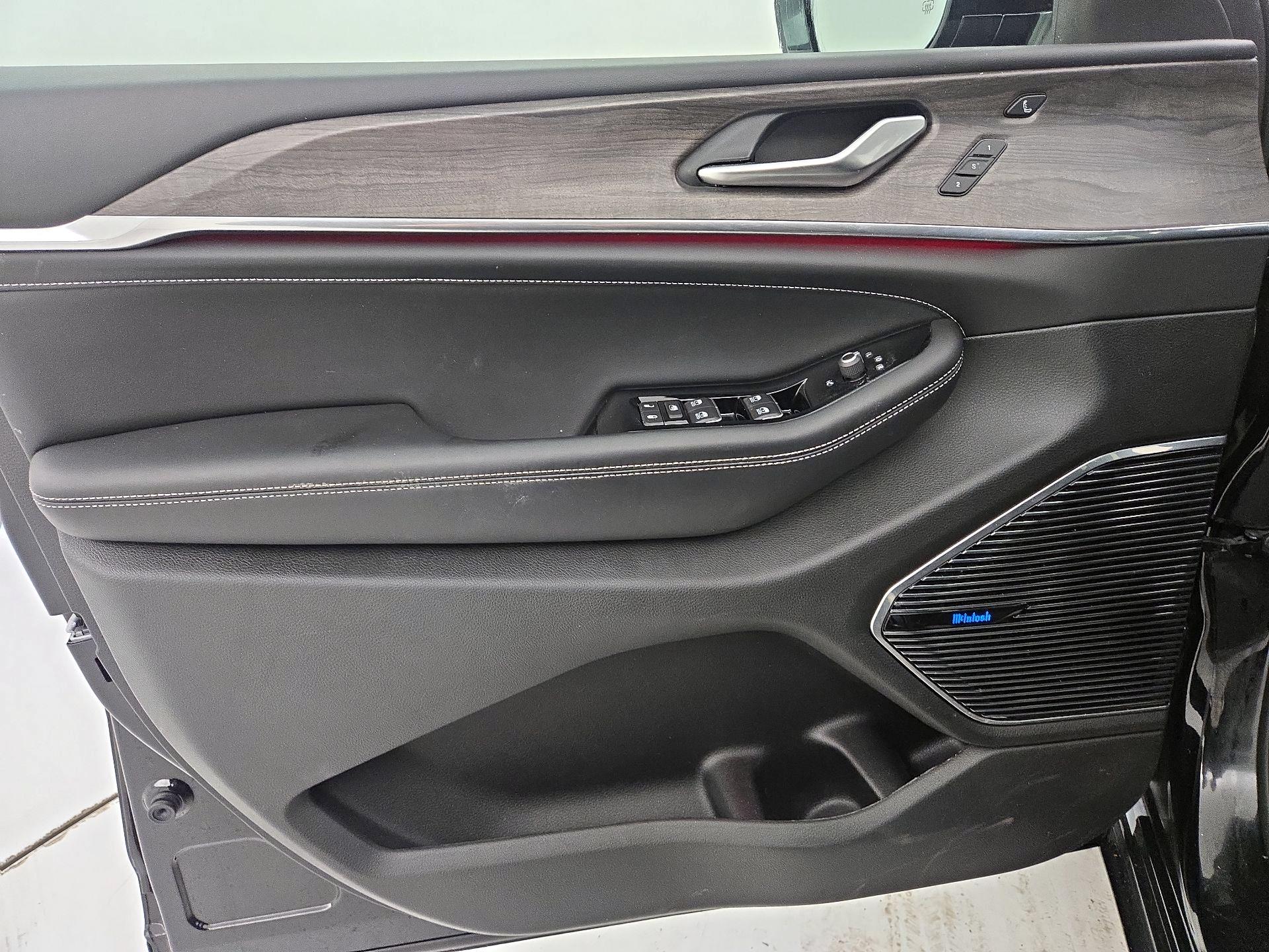 Thumbnail: 2022 Jeep Grand Cherokee - 12