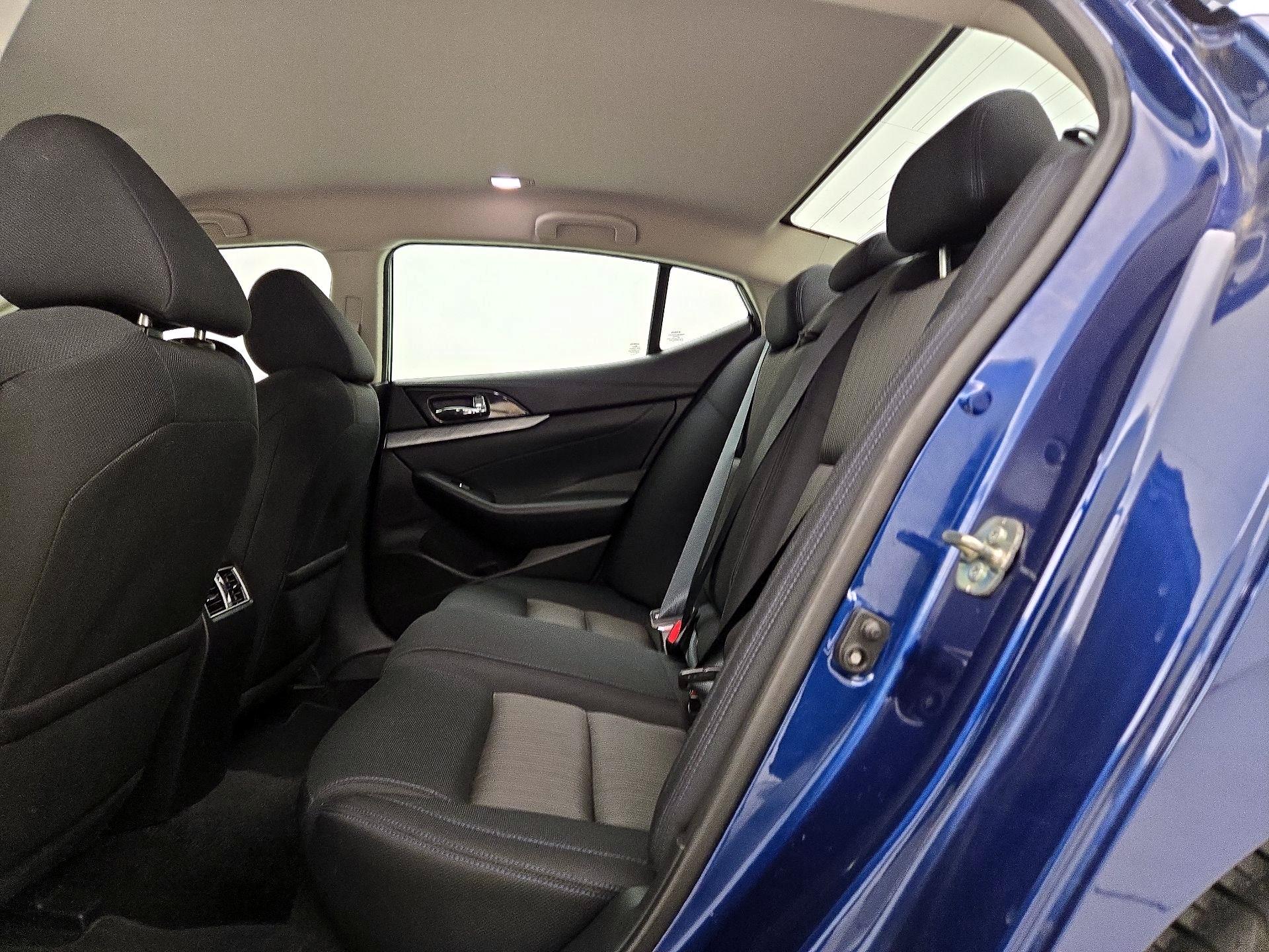 Thumbnail: 2017 Nissan Maxima - 19