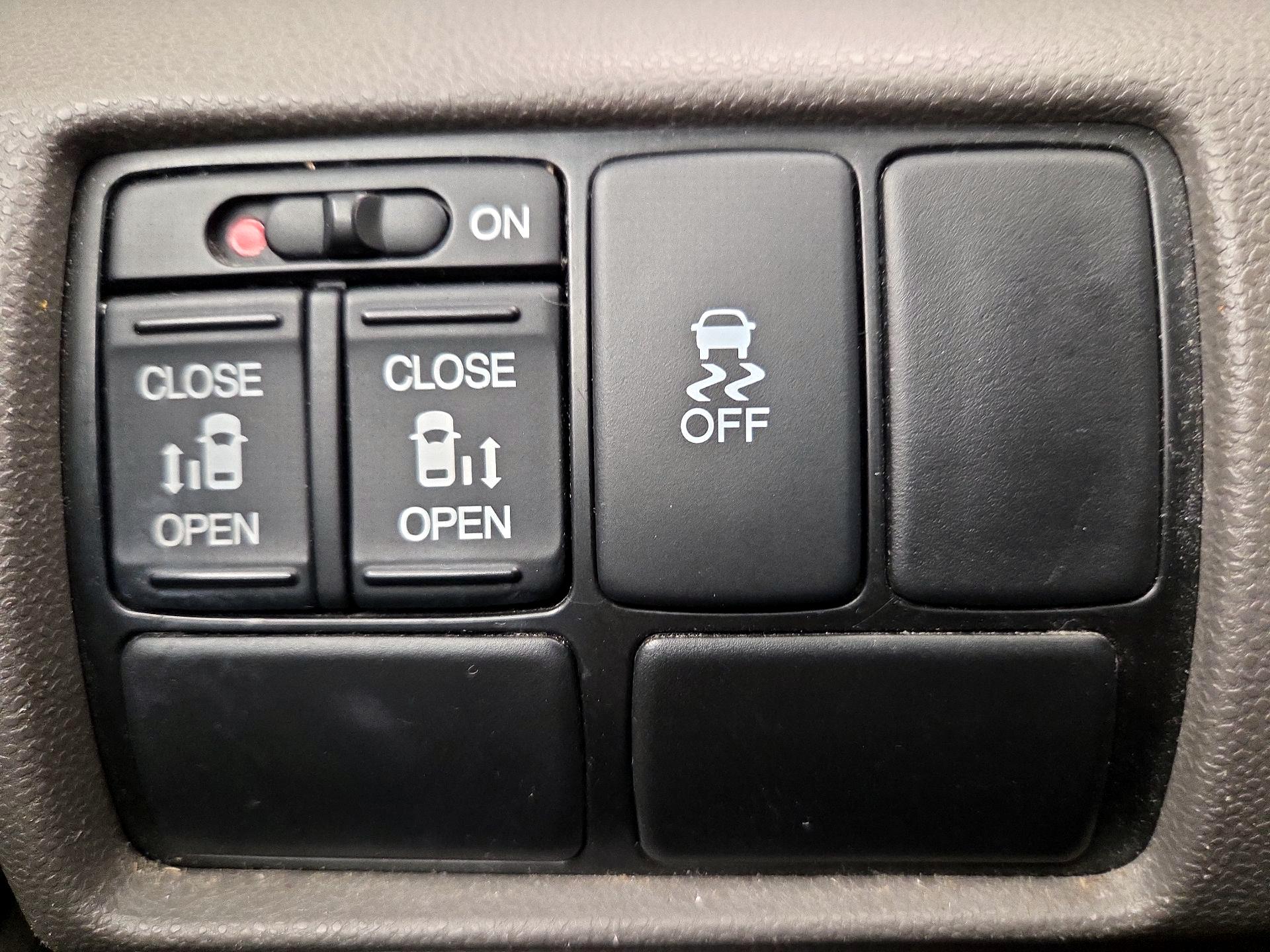 Thumbnail: 2017 Honda Odyssey - 13