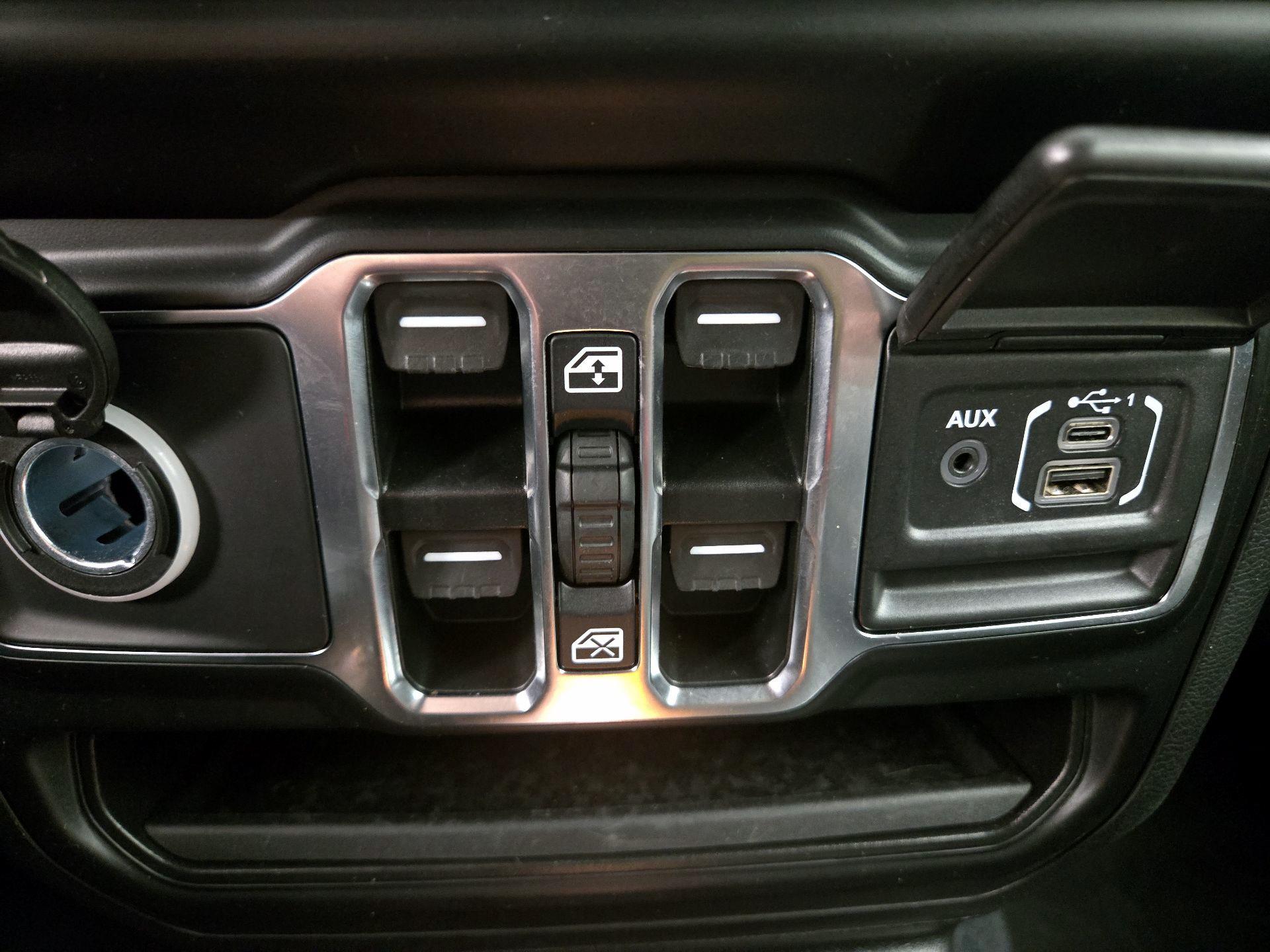 Thumbnail: 2022 Jeep Gladiator - 19