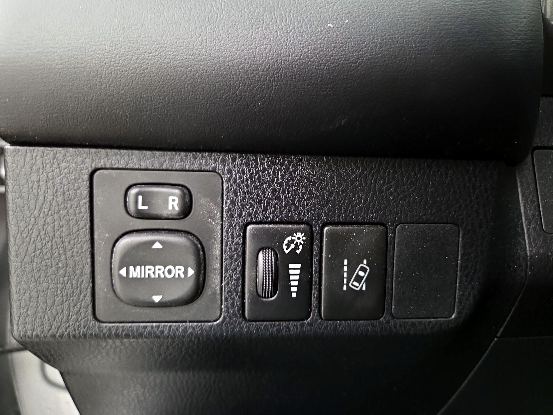 Thumbnail: 2018 Toyota RAV4 - 13