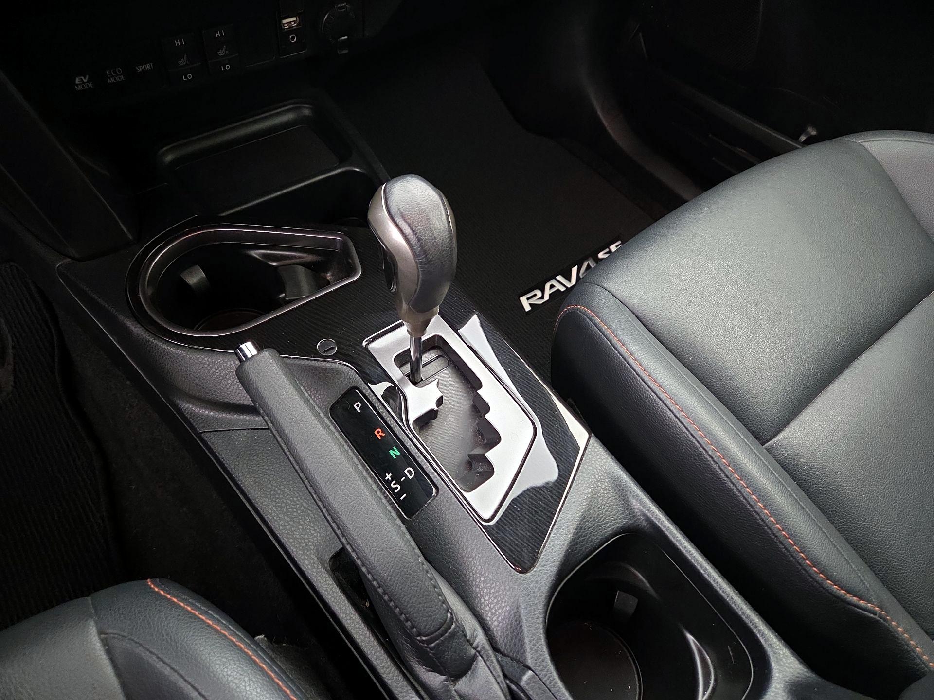 Thumbnail: 2018 Toyota RAV4 - 17