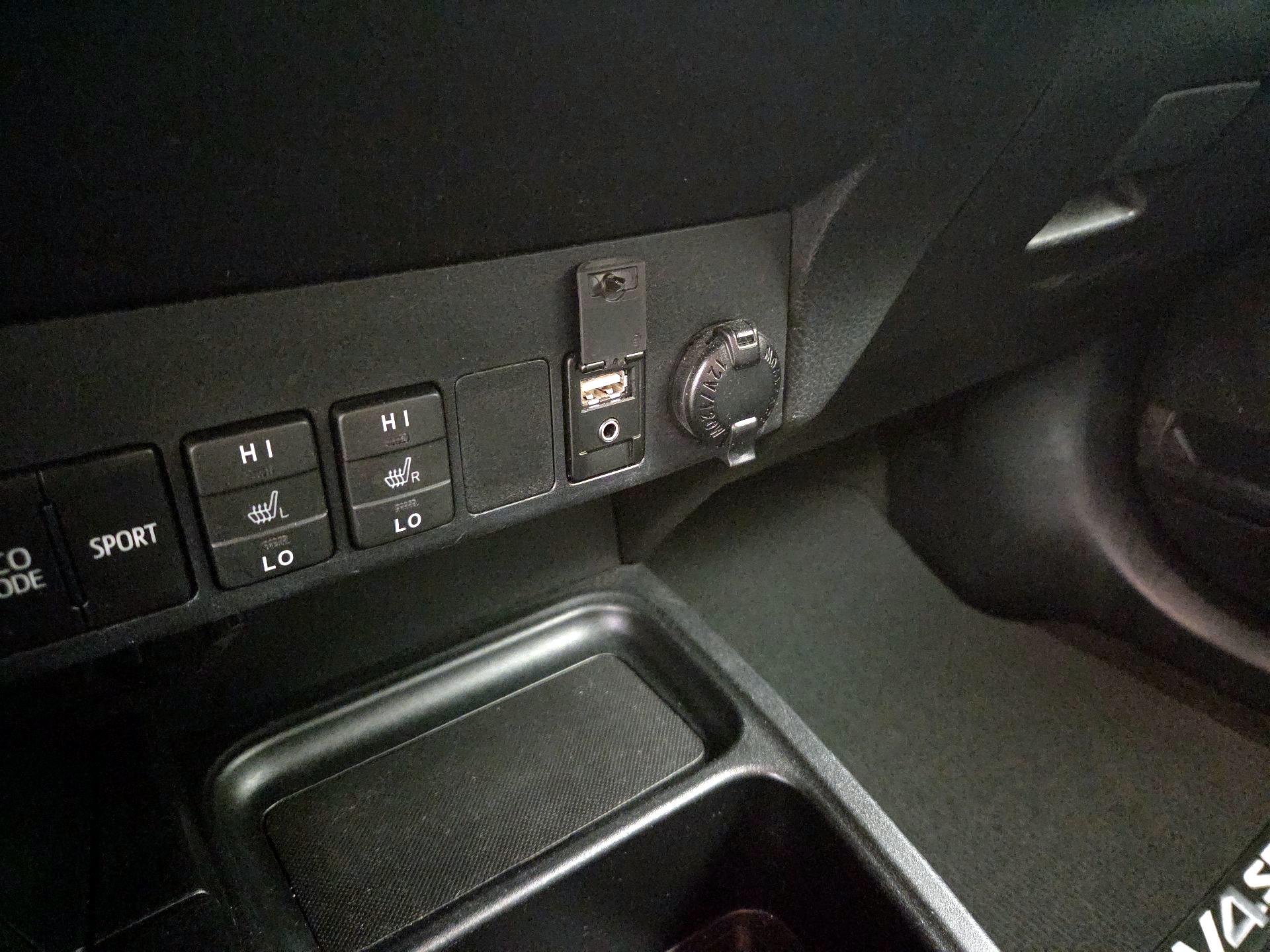 Thumbnail: 2018 Toyota RAV4 - 18