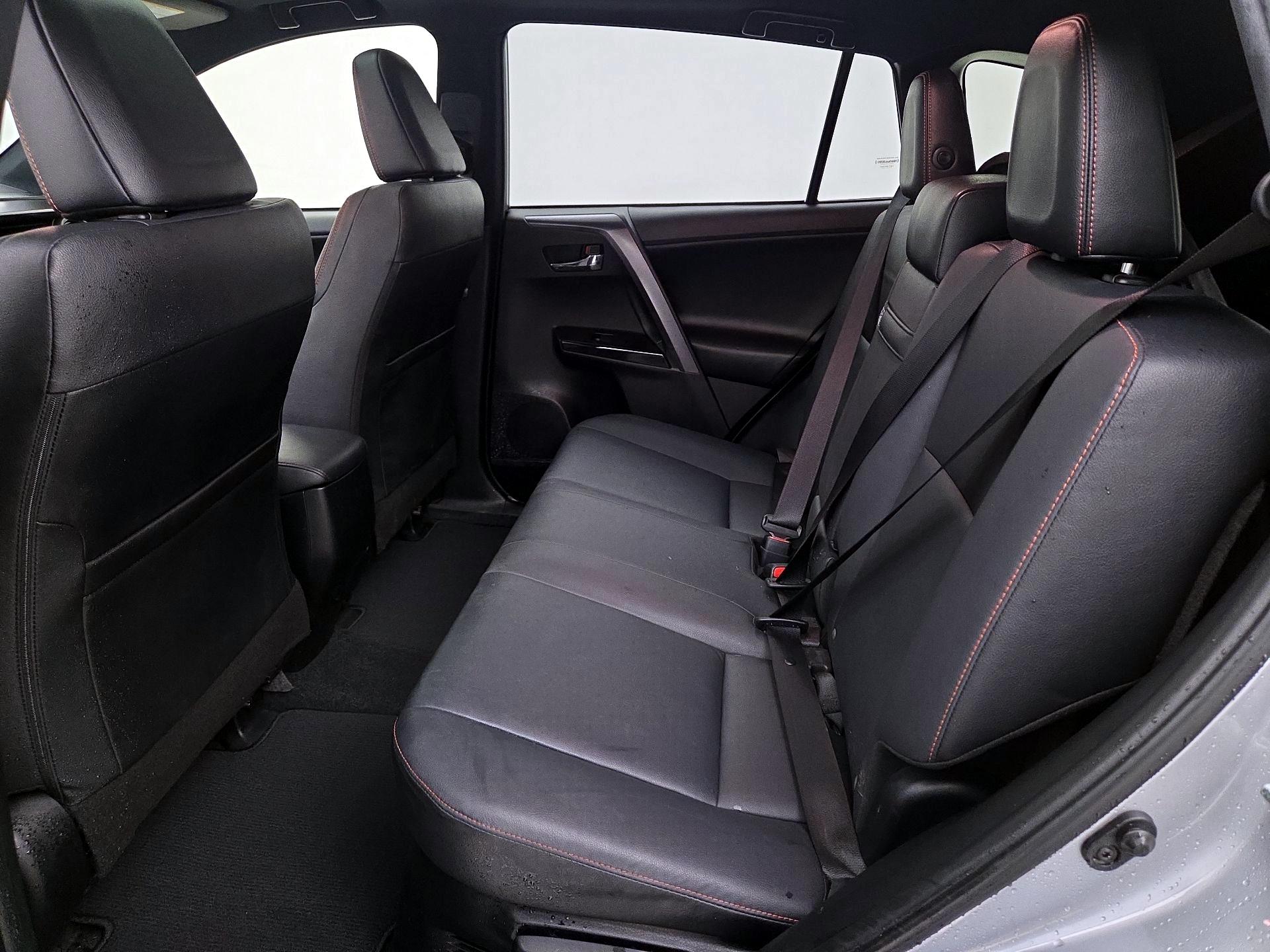 Thumbnail: 2018 Toyota RAV4 - 20