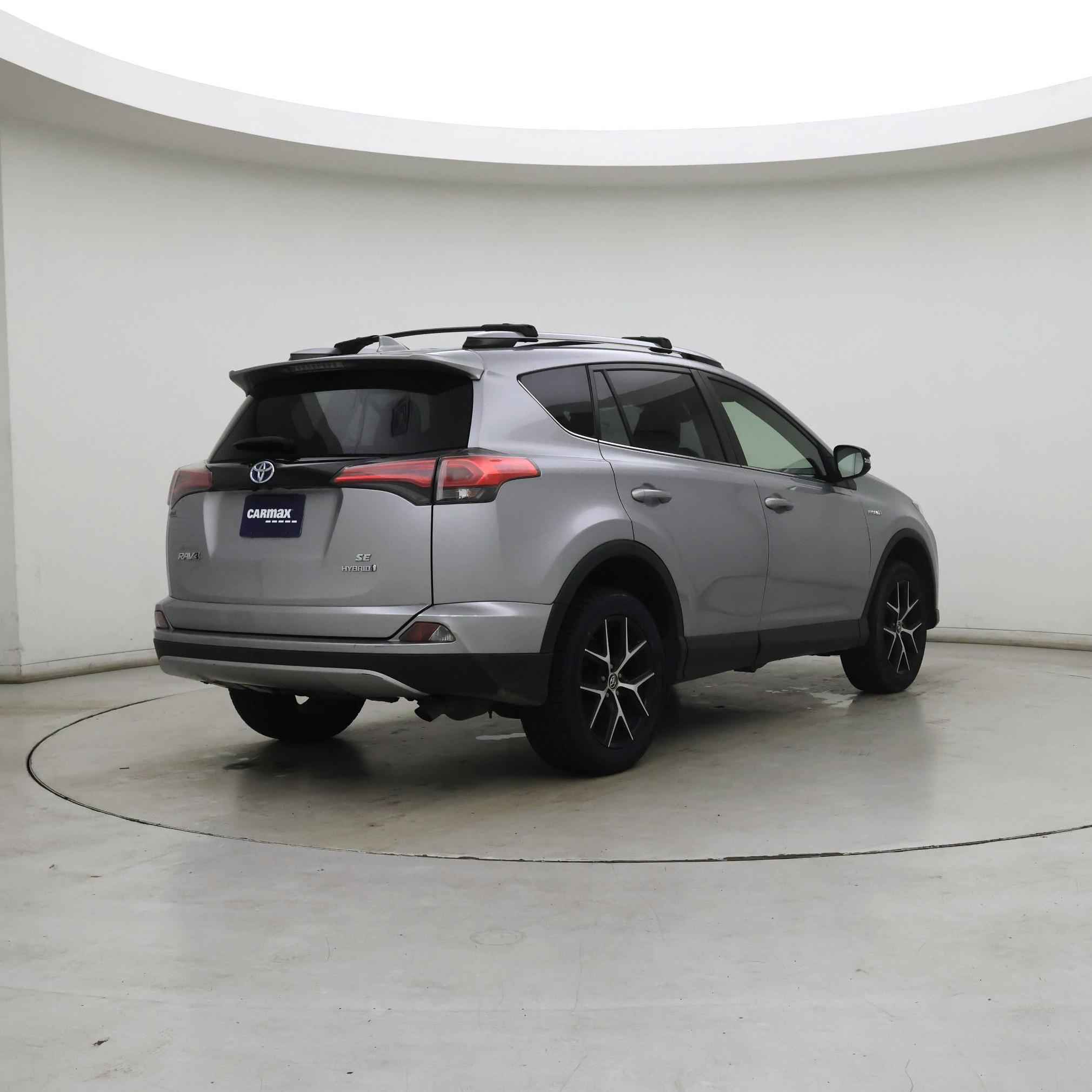 Thumbnail: 2018 Toyota RAV4 - 8