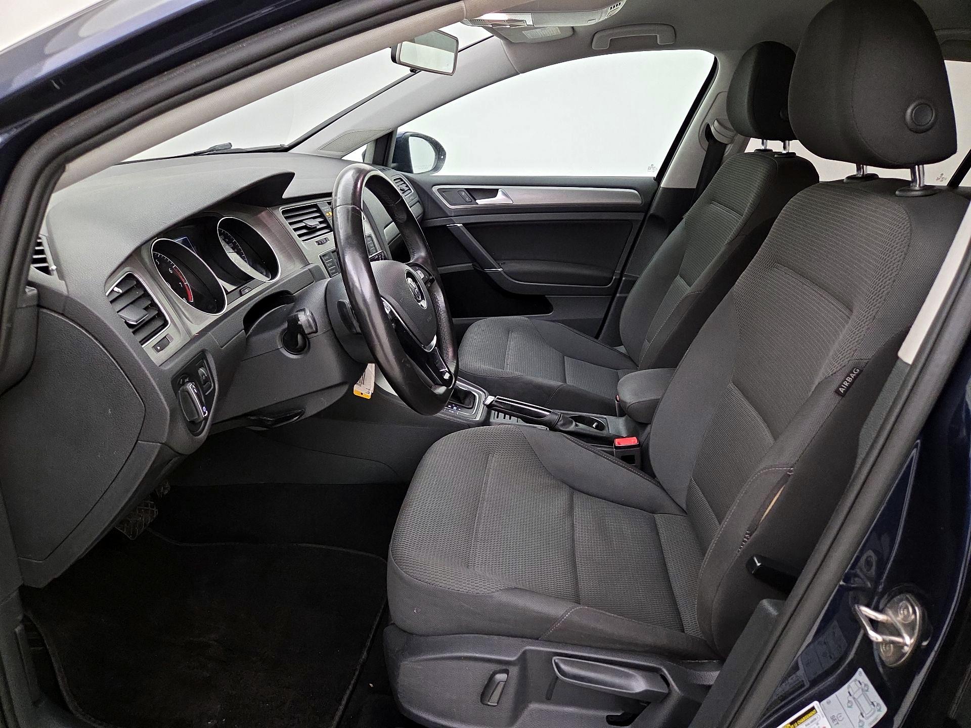 Thumbnail: 2017 Volkswagen Golf - 11