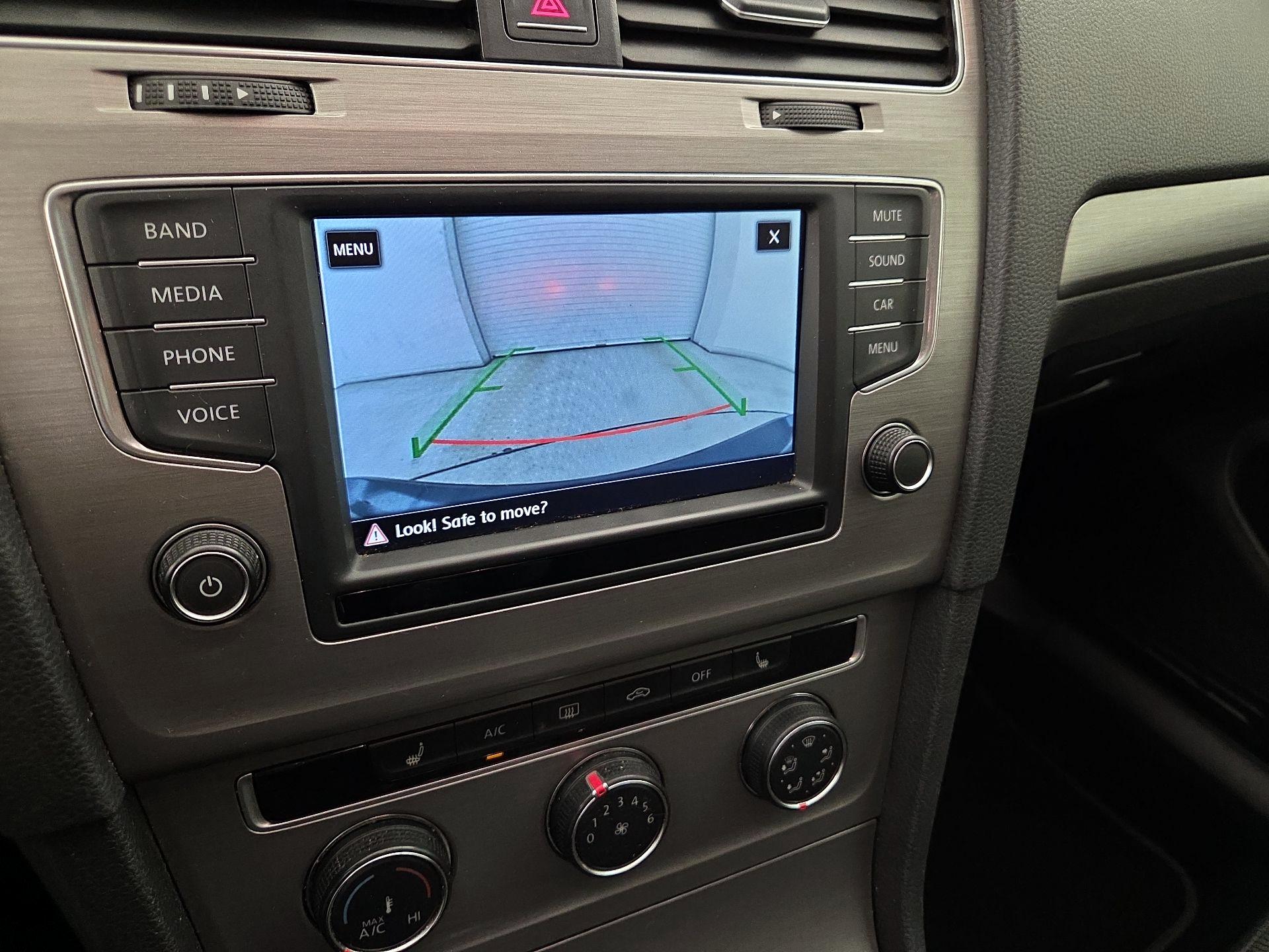 Thumbnail: 2017 Volkswagen Golf - 14