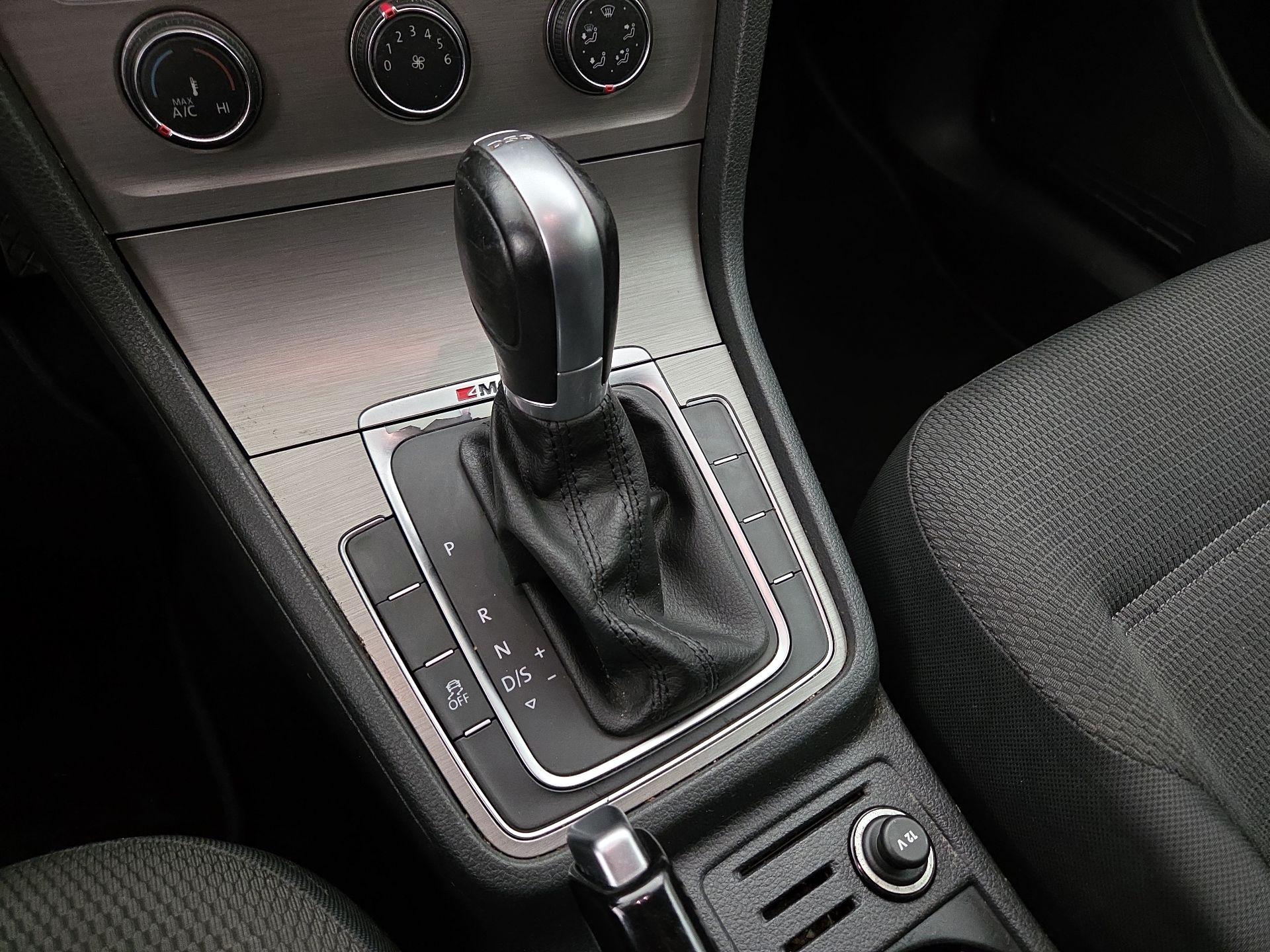 Thumbnail: 2017 Volkswagen Golf - 17