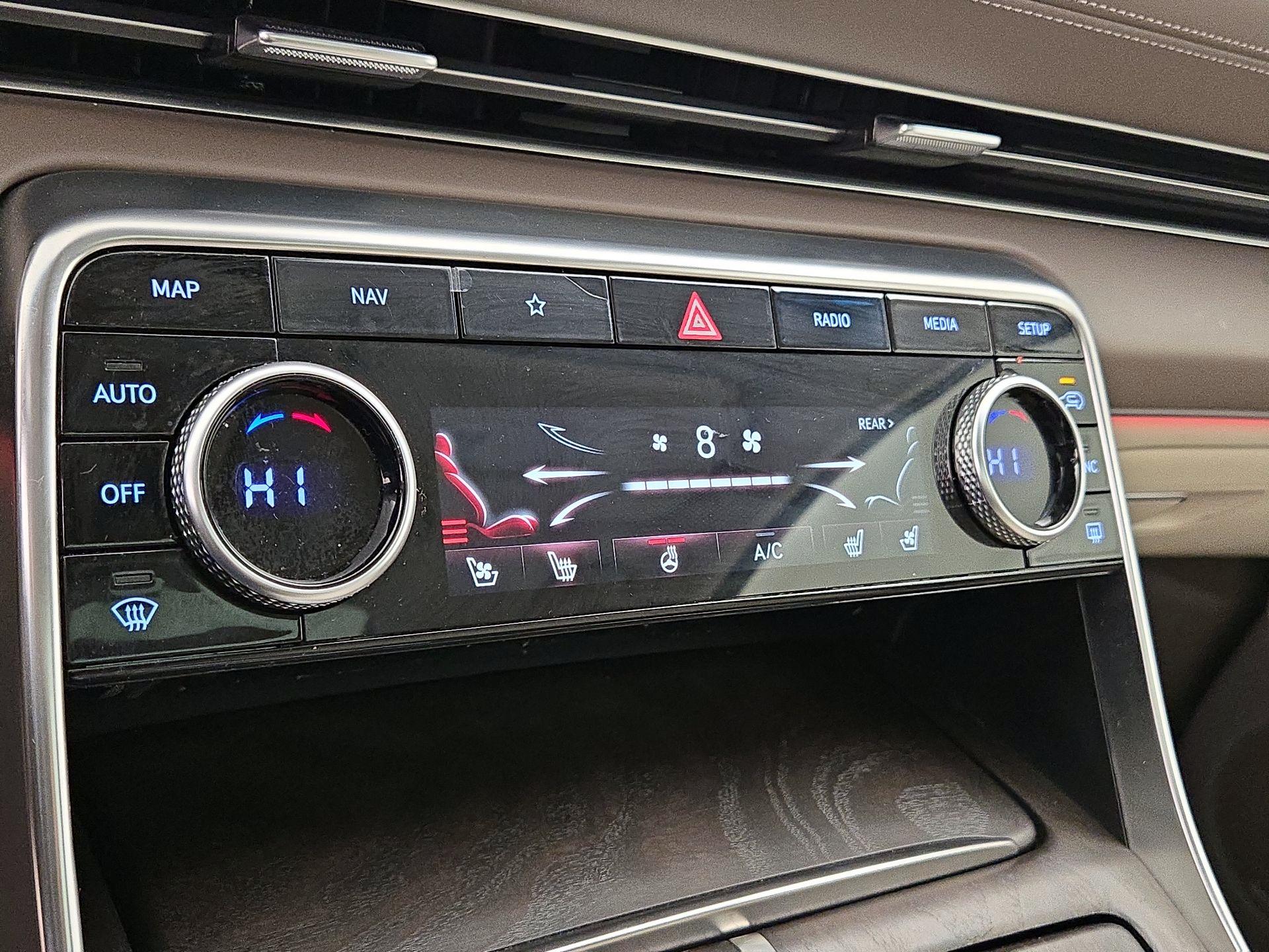 Thumbnail: 2022 Genesis GV80 - 16