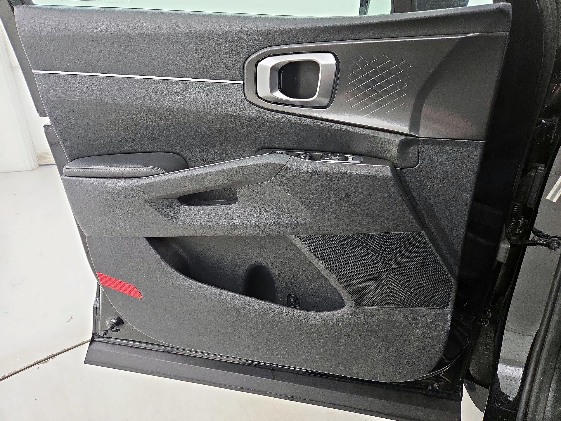 Thumbnail: 2023 Kia Sorento - 12