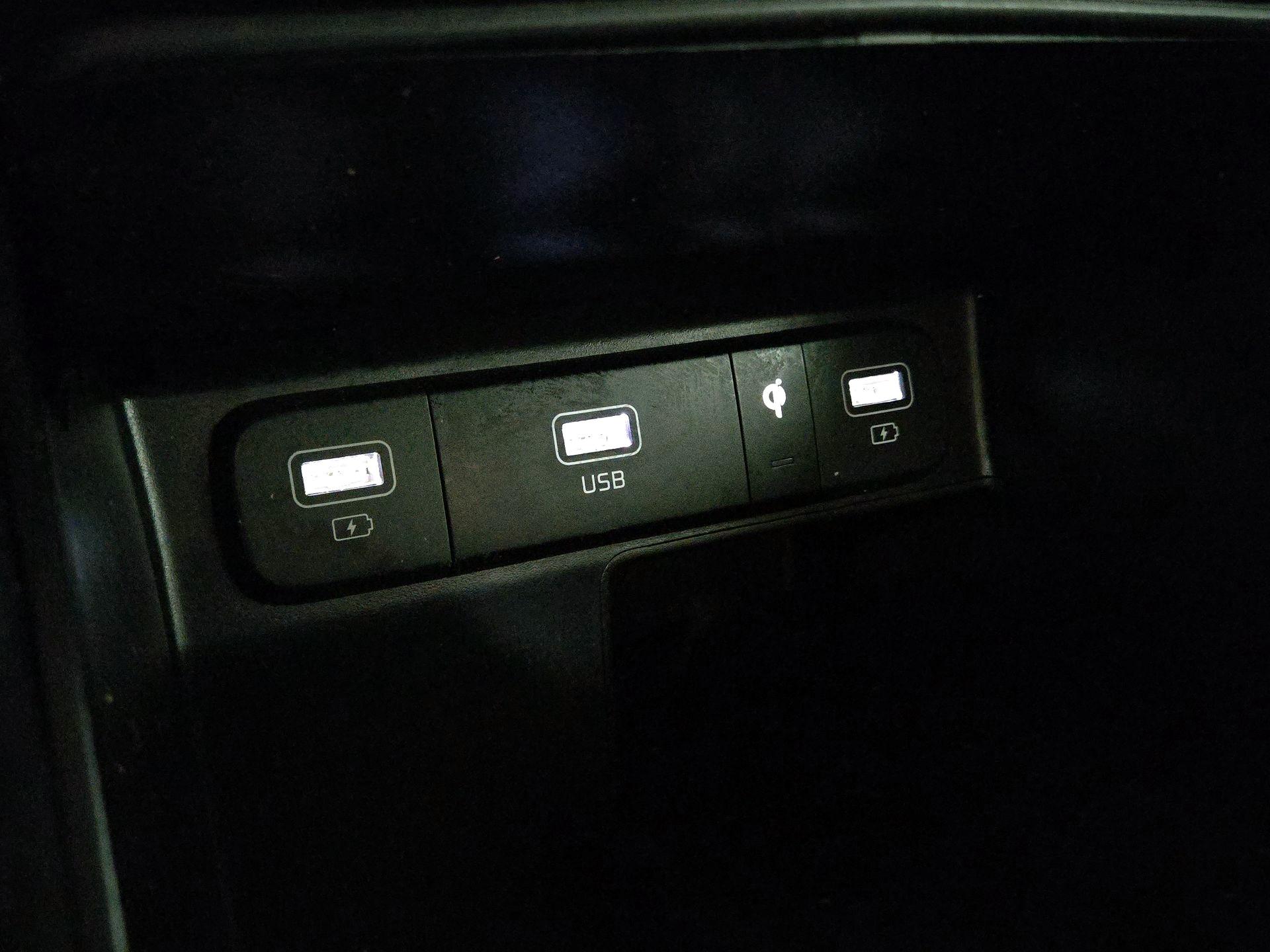 Thumbnail: 2023 Kia Sorento - 19