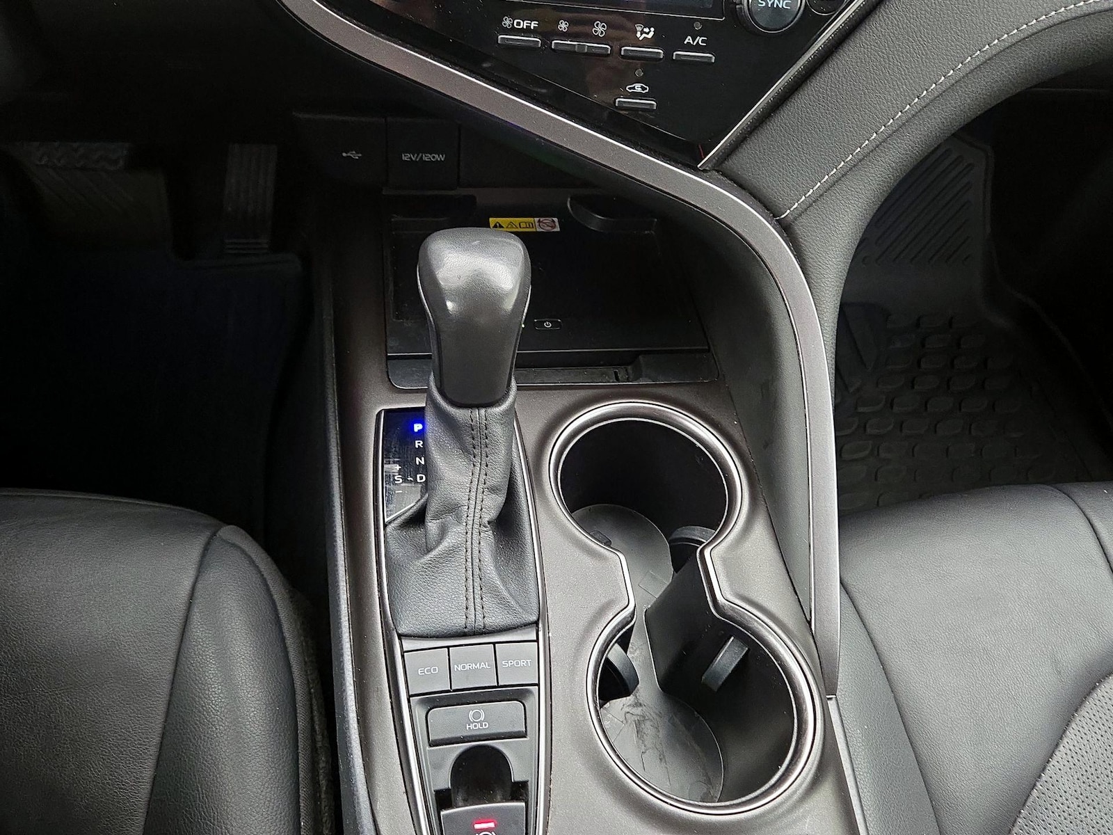 2024 Toyota Camry XSE - Photo 18