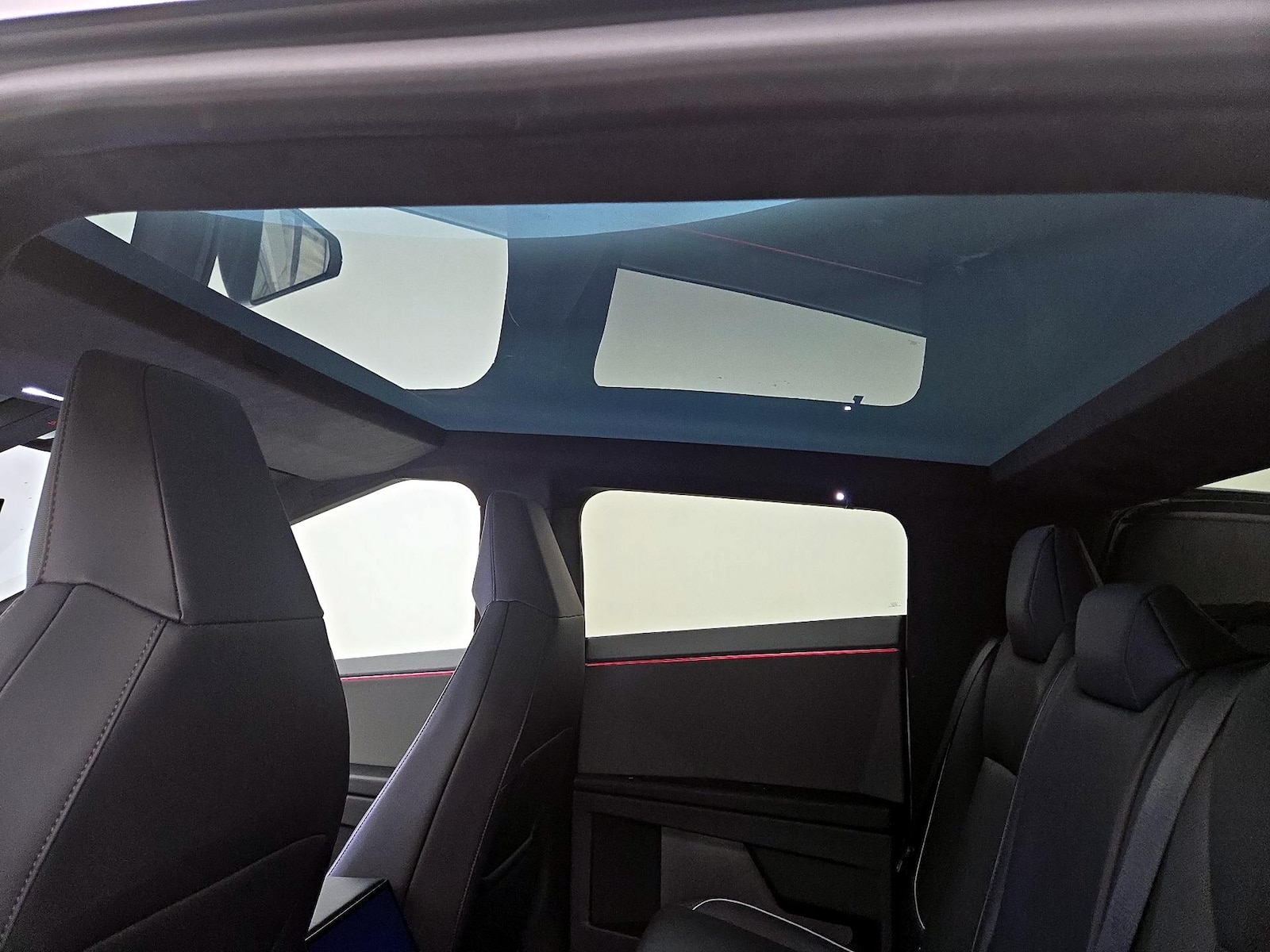 2024 Tesla Cybertruck Base - Photo 20