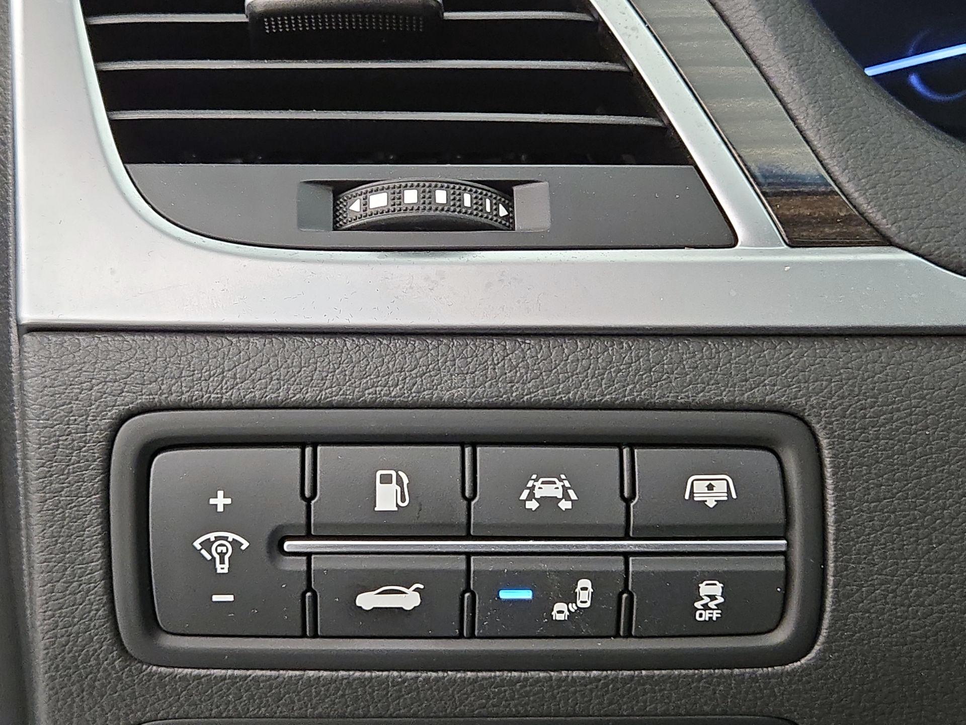 Thumbnail: 2016 Hyundai Genesis - 13