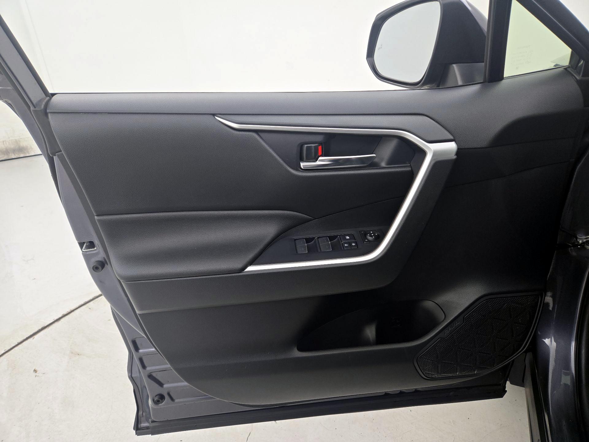 Thumbnail: 2022 Toyota RAV4 - 12