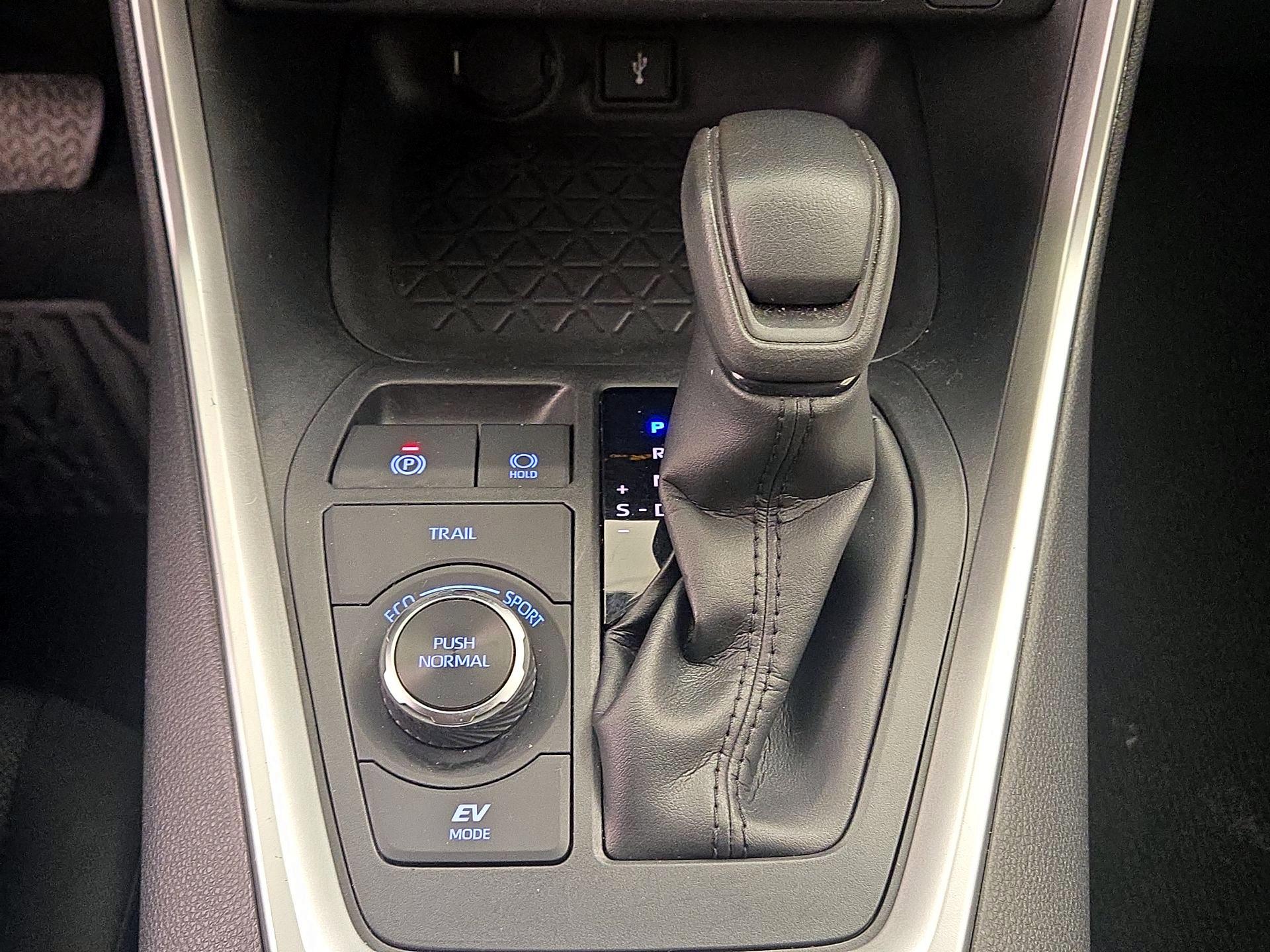 Thumbnail: 2022 Toyota RAV4 - 17