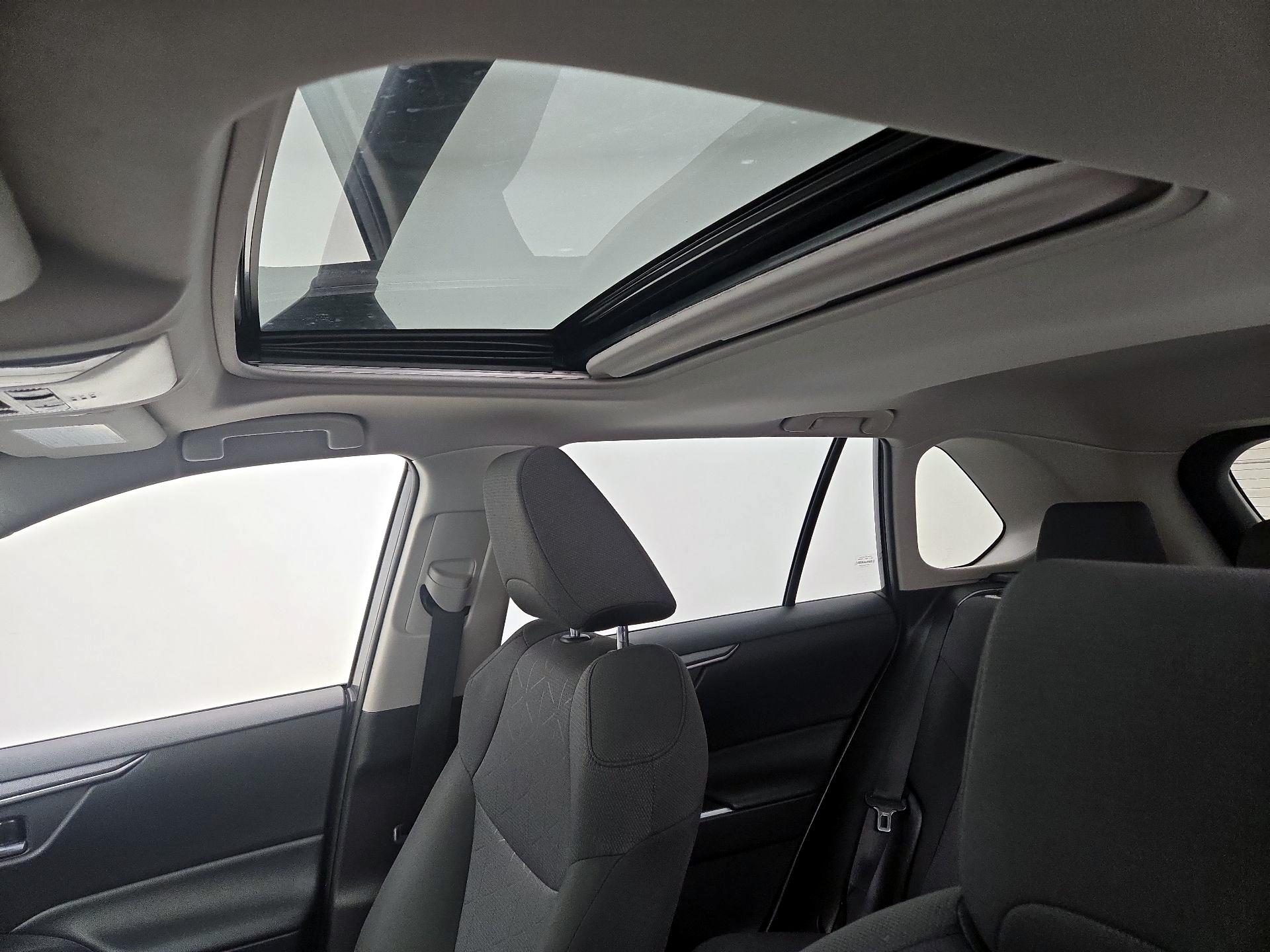 Thumbnail: 2022 Toyota RAV4 - 19