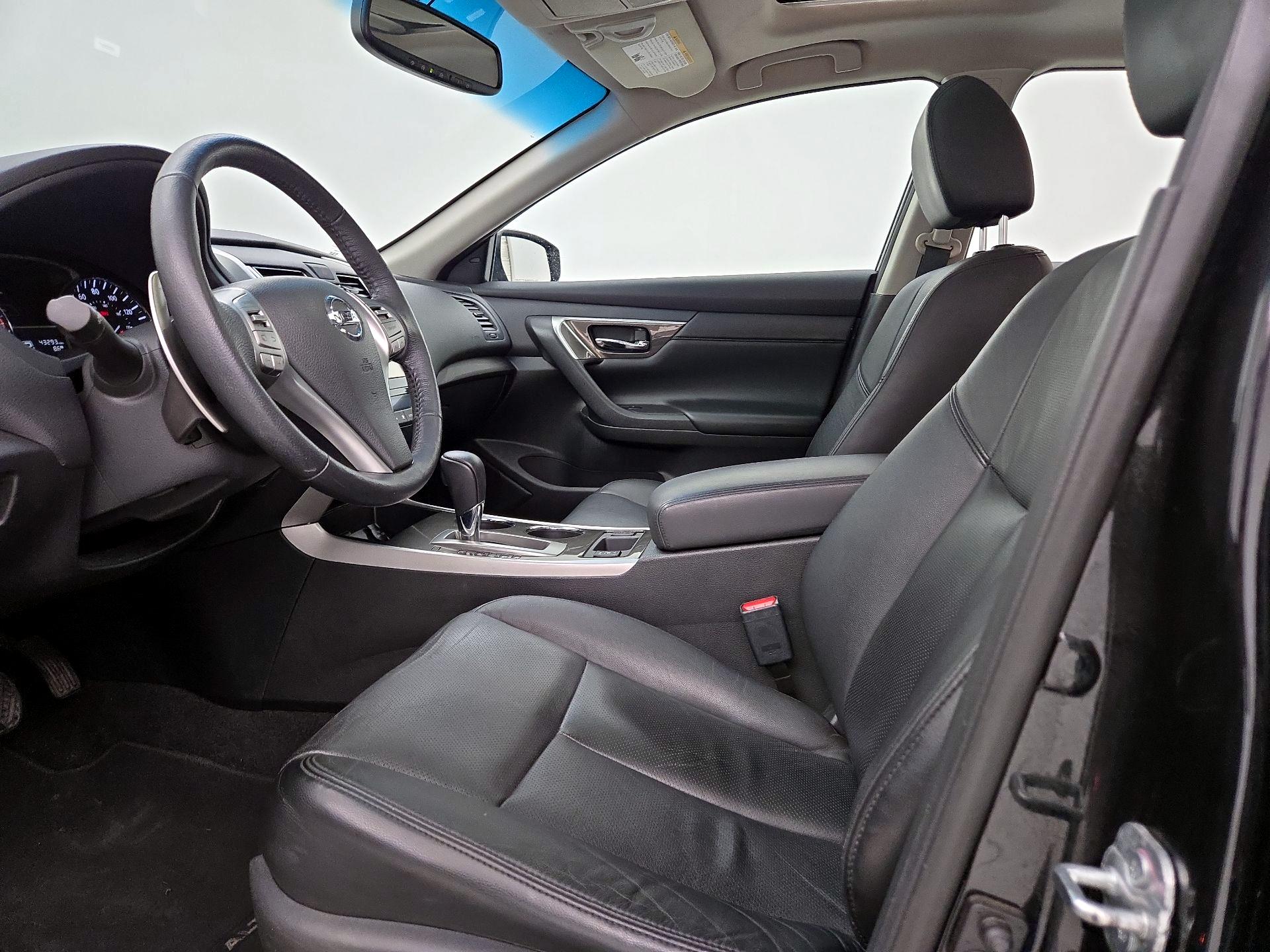 Thumbnail: 2015 Nissan Altima - 11