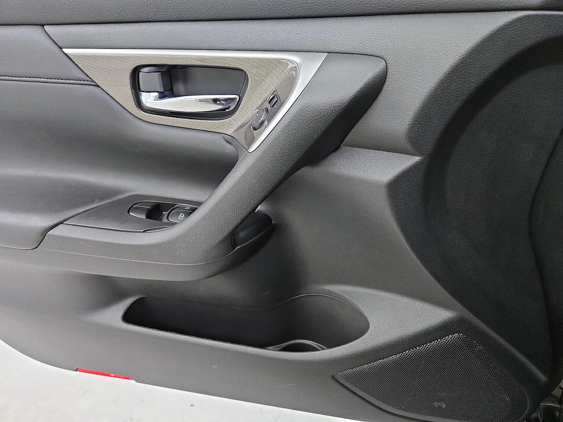 Thumbnail: 2015 Nissan Altima - 12