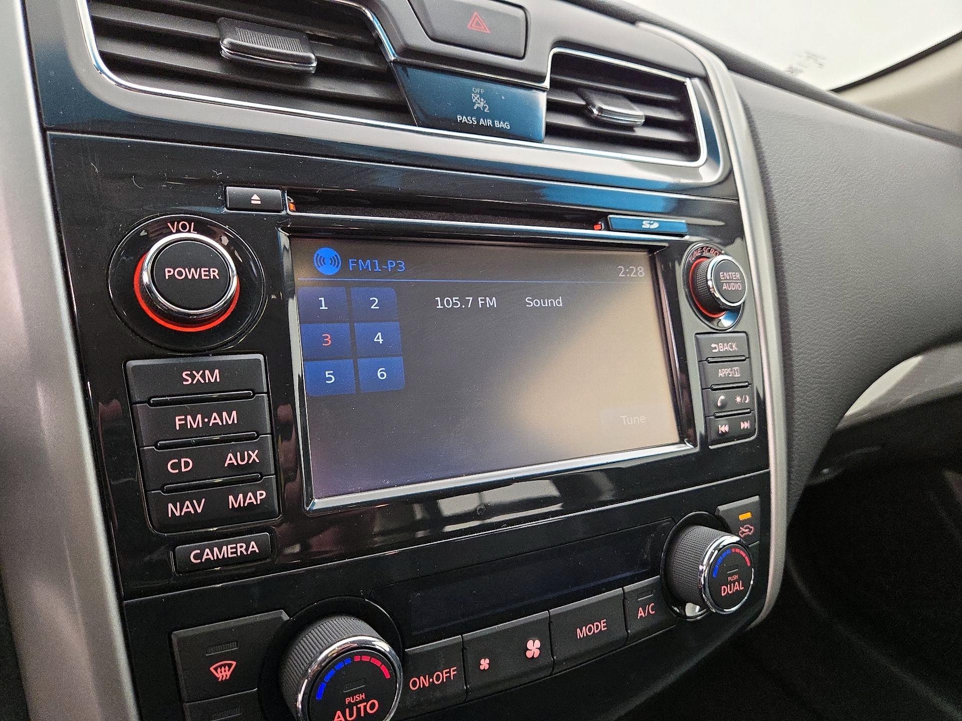 Thumbnail: 2015 Nissan Altima - 16