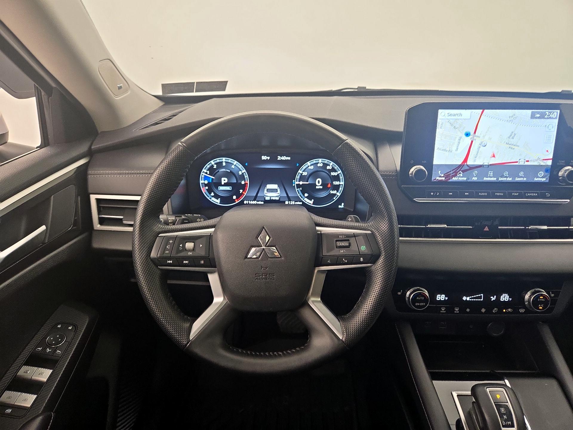 Thumbnail: 2024 Mitsubishi Outlander - 10