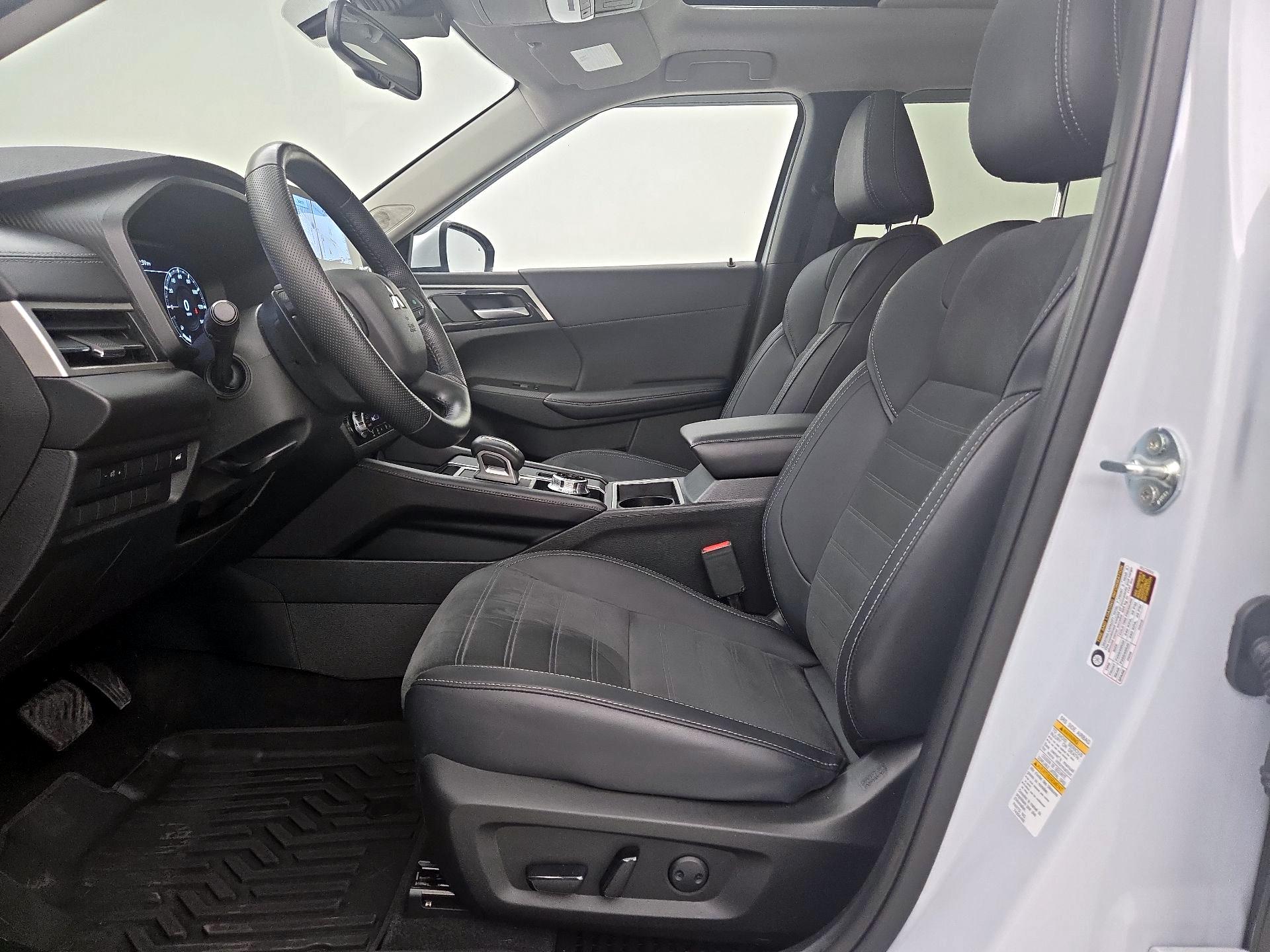Thumbnail: 2024 Mitsubishi Outlander - 11