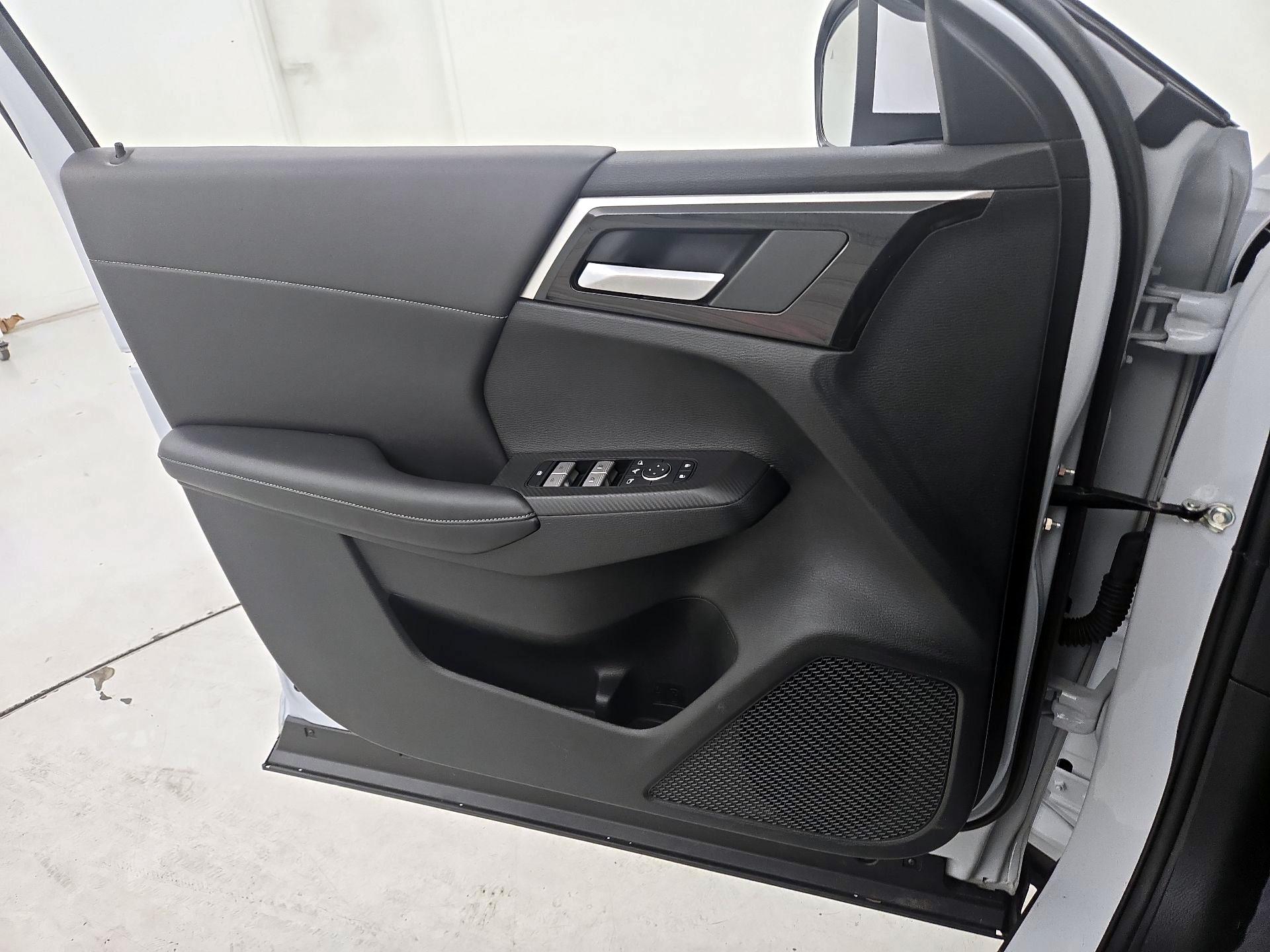 Thumbnail: 2024 Mitsubishi Outlander - 12