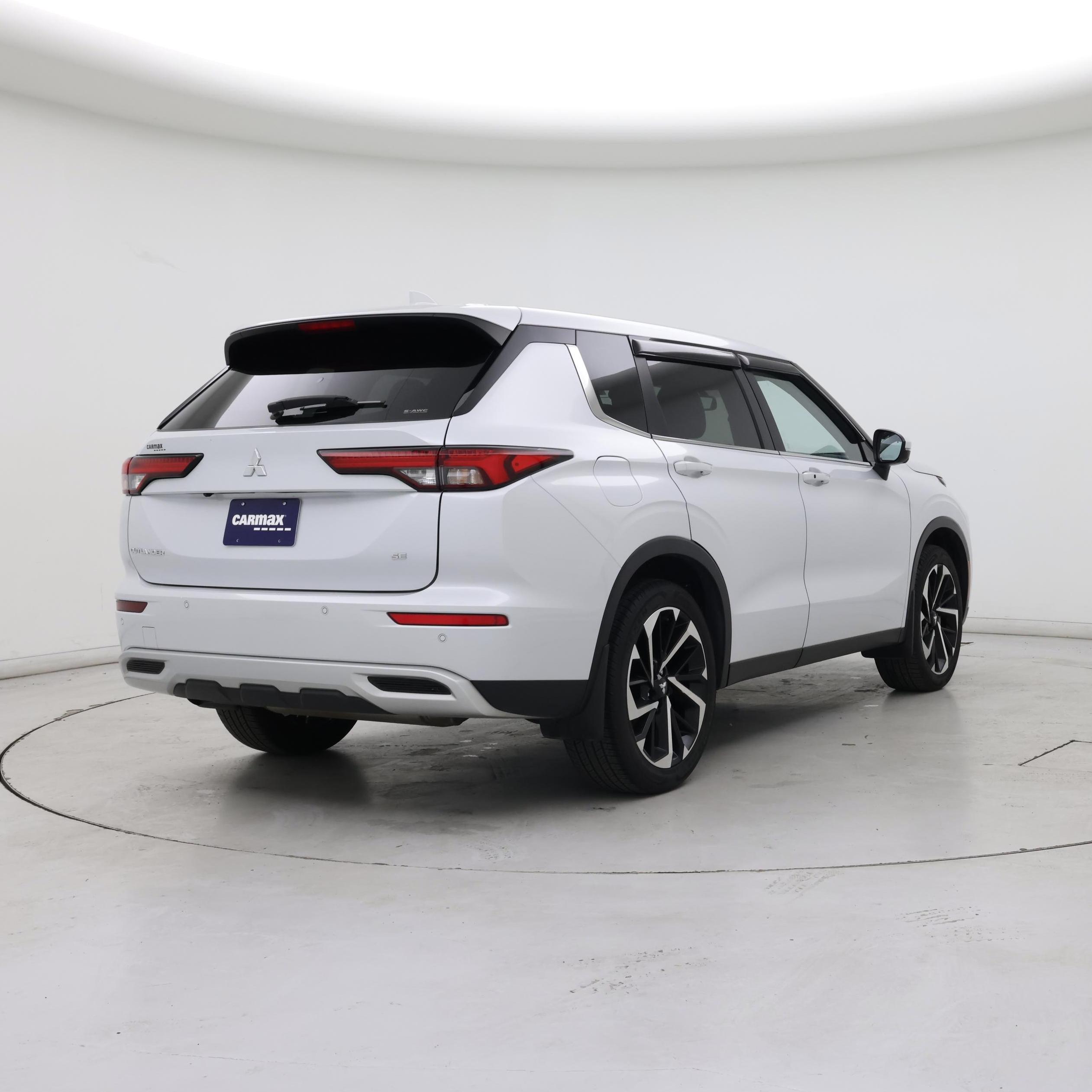 Thumbnail: 2024 Mitsubishi Outlander - 8
