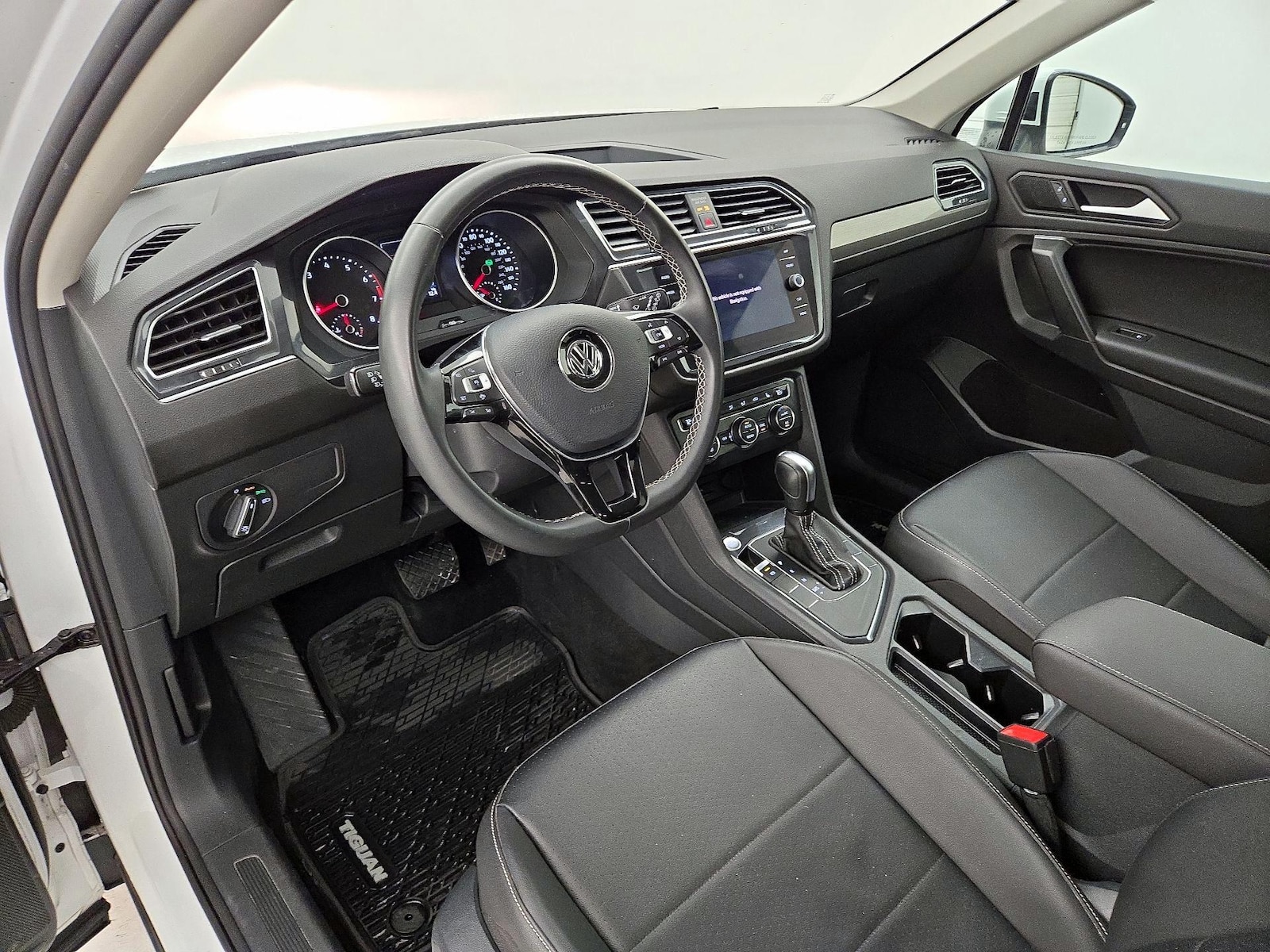 2021 Volkswagen Tiguan SE - Photo 12