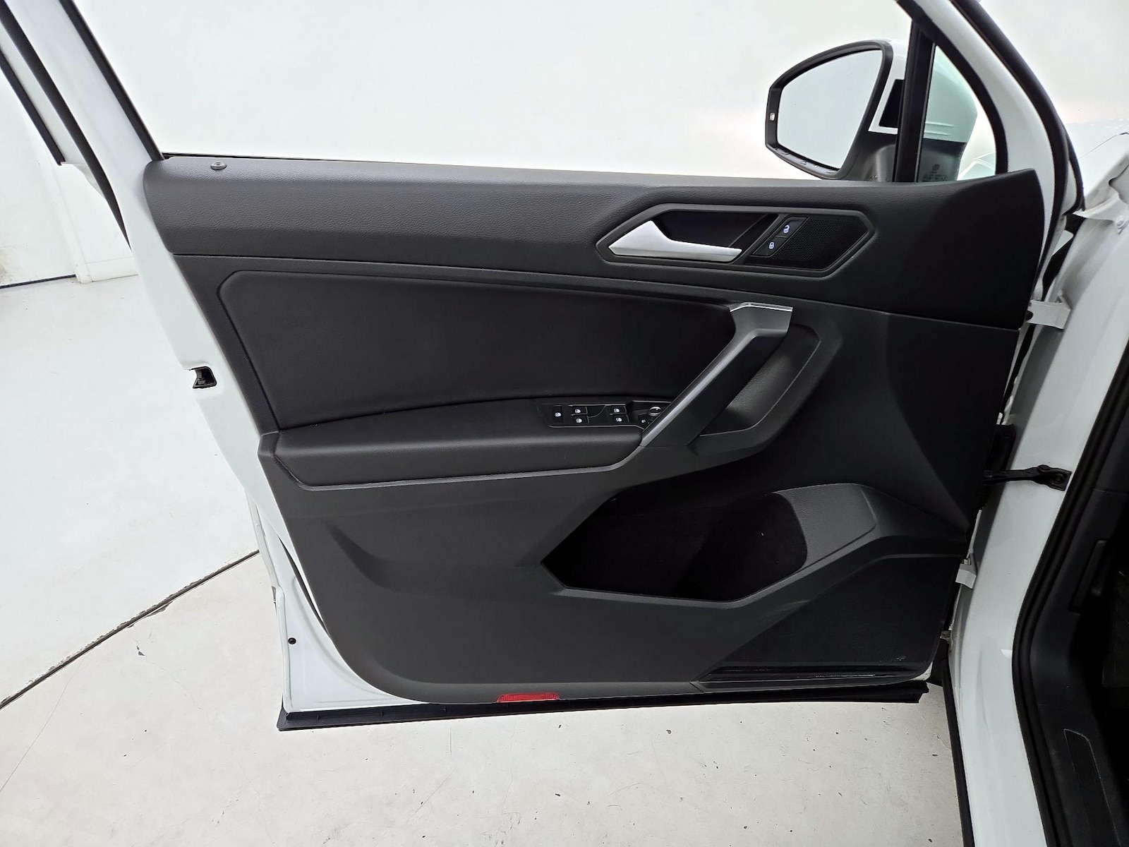 2021 Volkswagen Tiguan SE - Photo 13