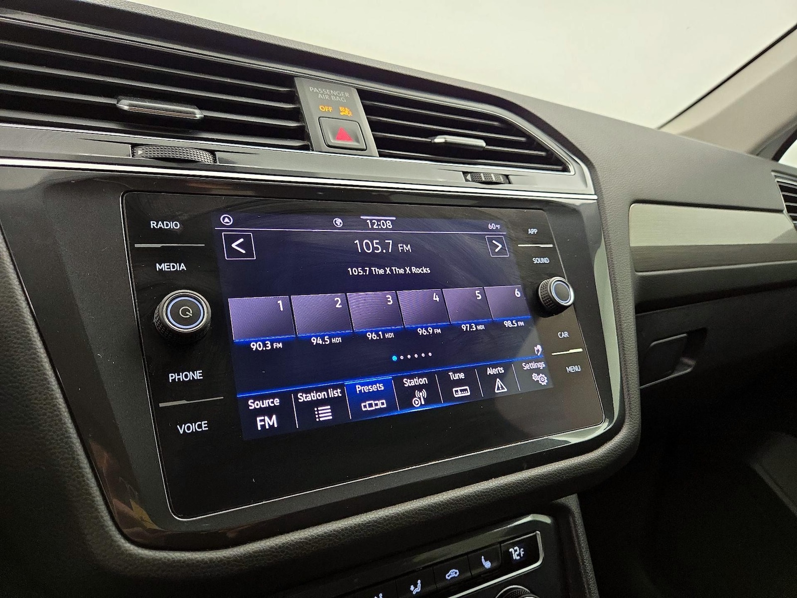 2021 Volkswagen Tiguan SE - Photo 16