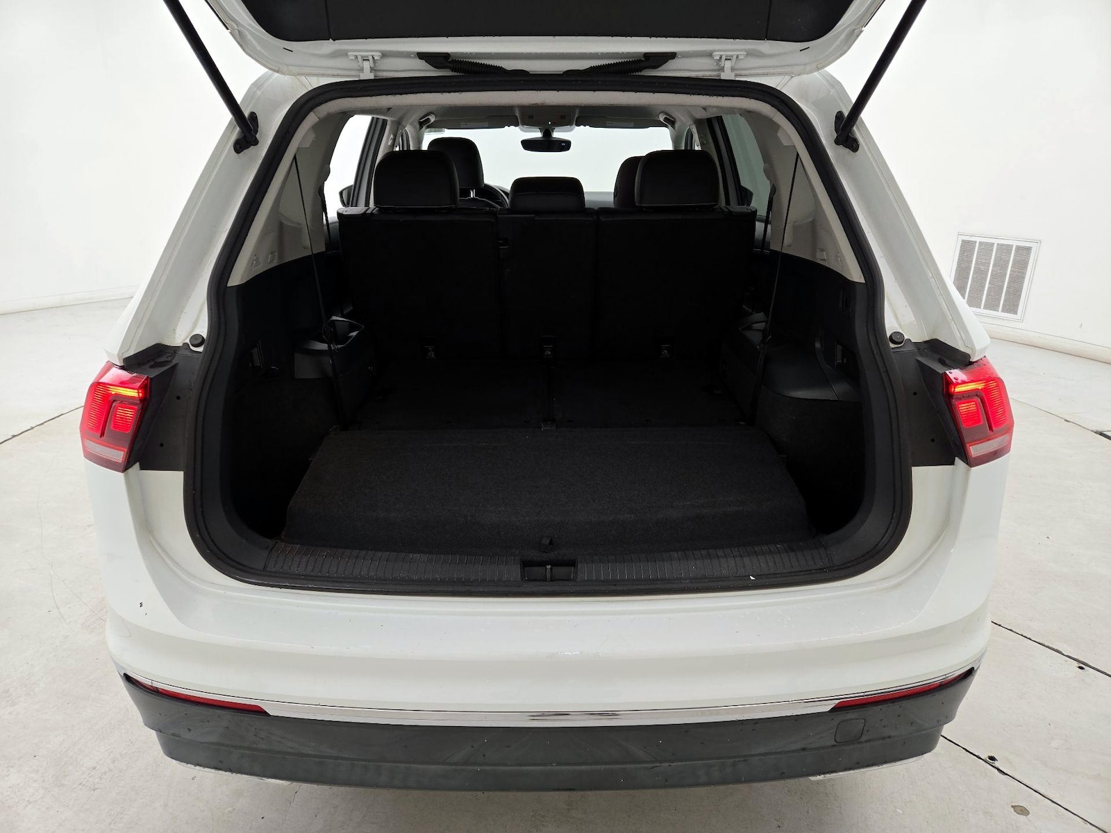 2021 Volkswagen Tiguan SE - Photo 23