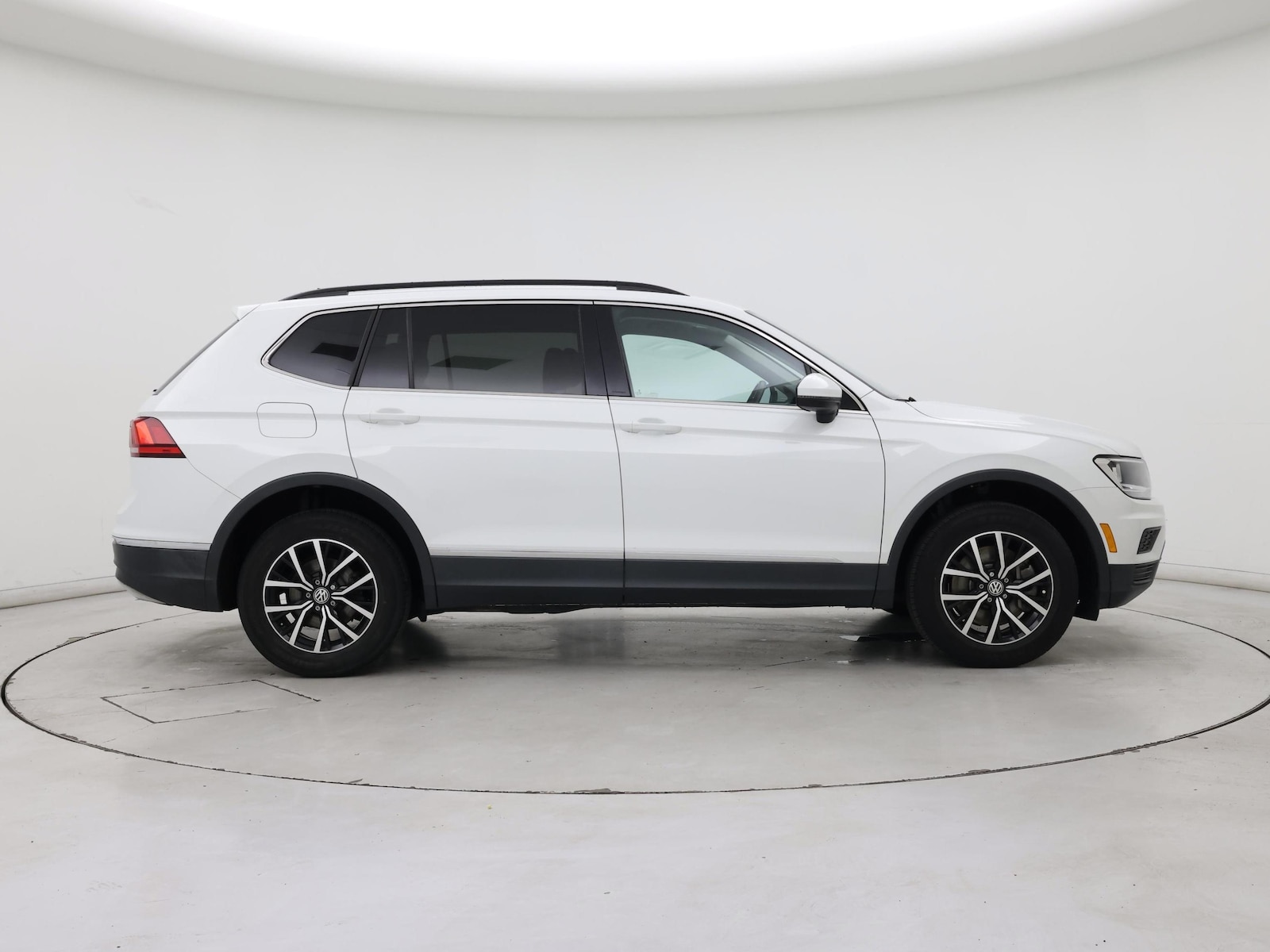 2021 Volkswagen Tiguan SE - Photo 8